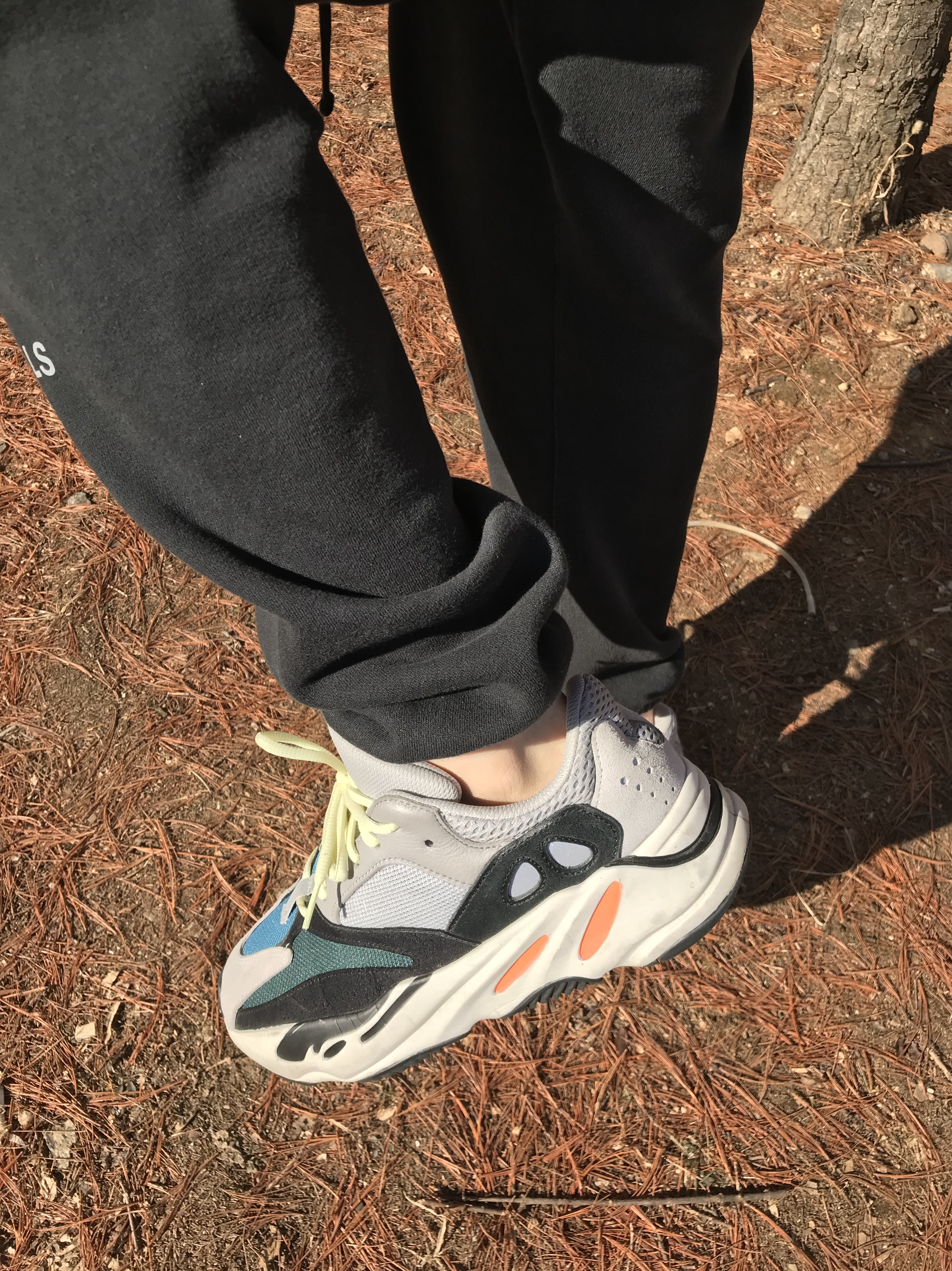 Adidas Yeezy Boost 700 Wave Runner Solid Grey 2017/2019 착용 스타일