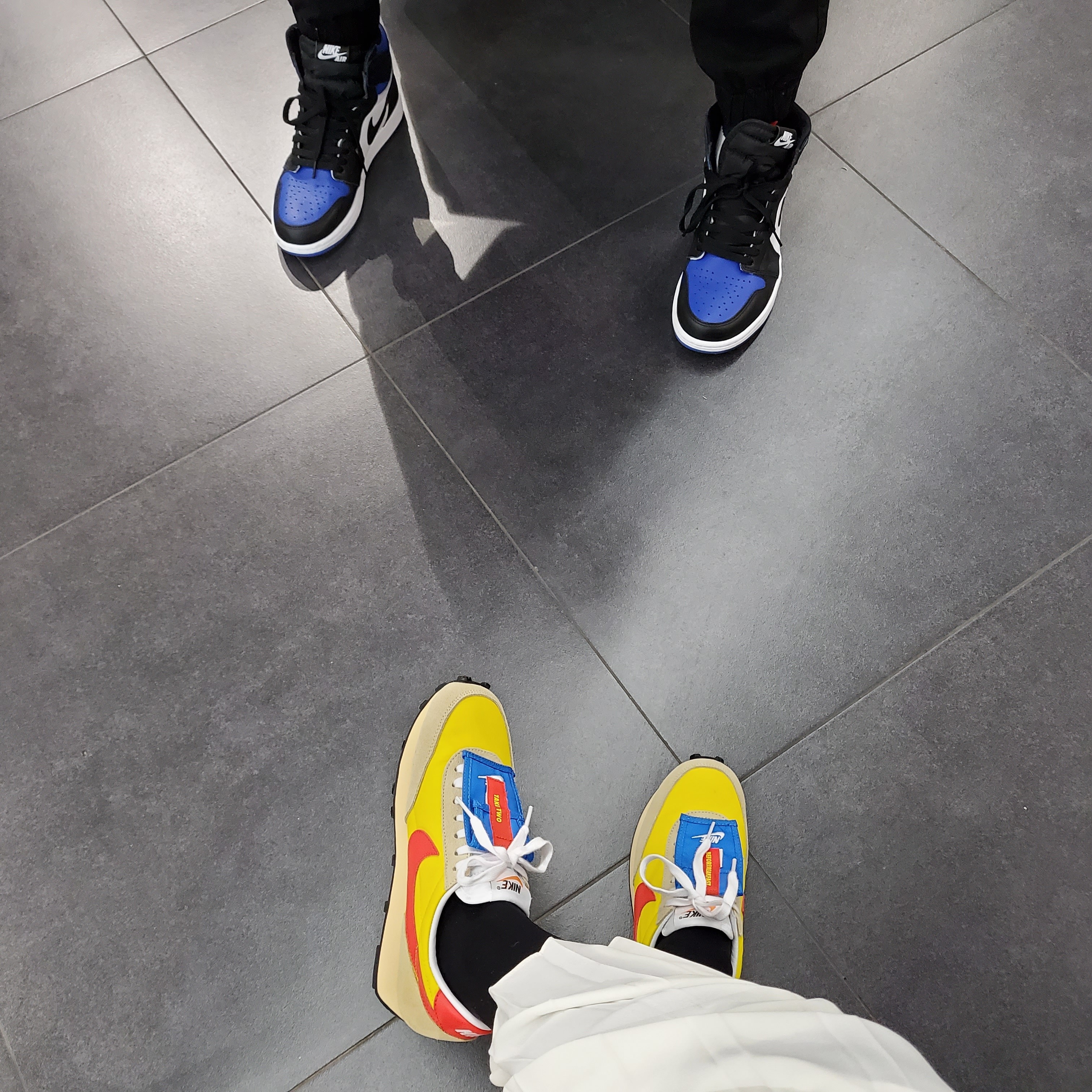 Jordan 1 Retro High OG Royal Toe, (W) Nike Daybreak BRS Speed Yellow 착용 스타일 - 4