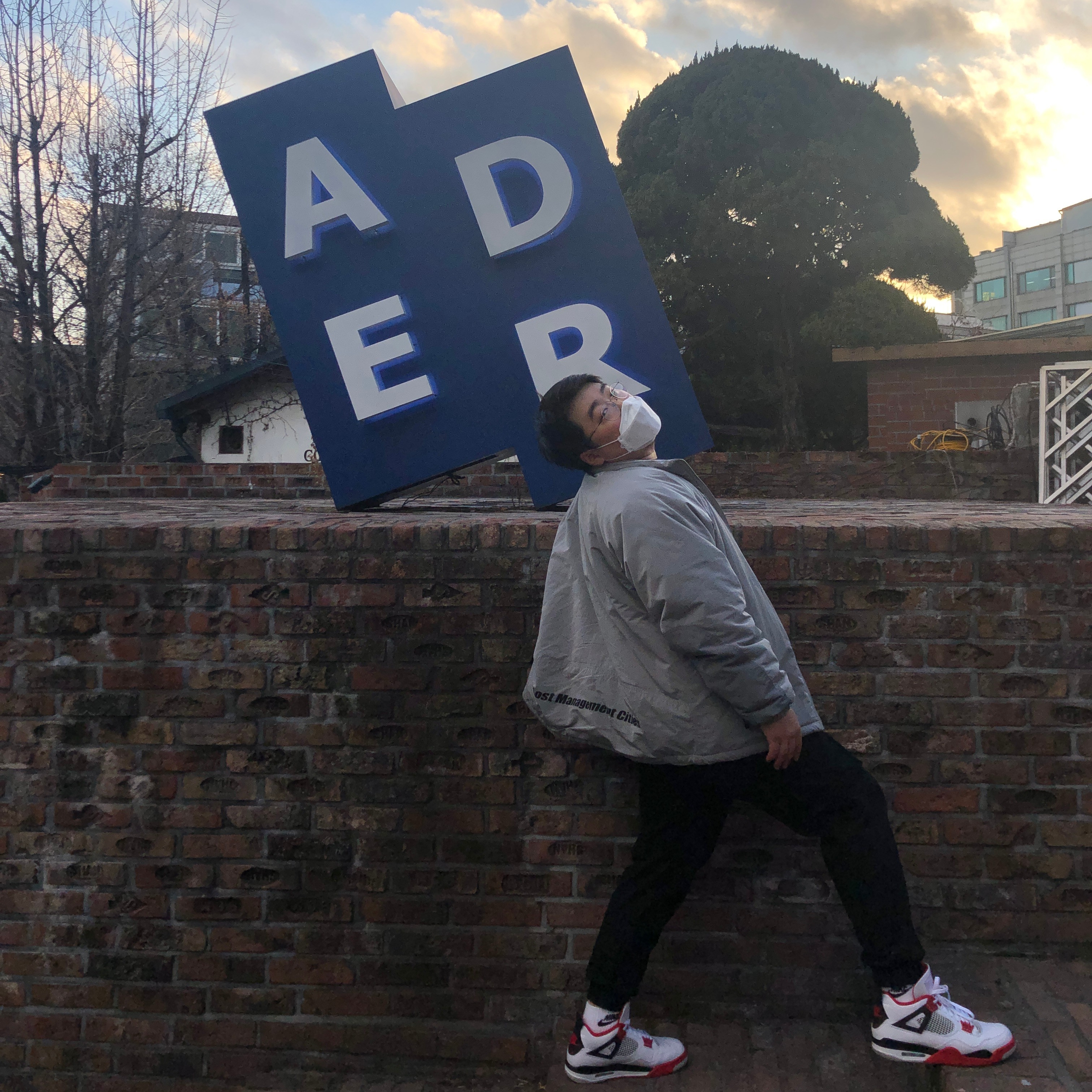 Jordan 4 Retro OG Fire Red 2020 착용 스타일 - 1