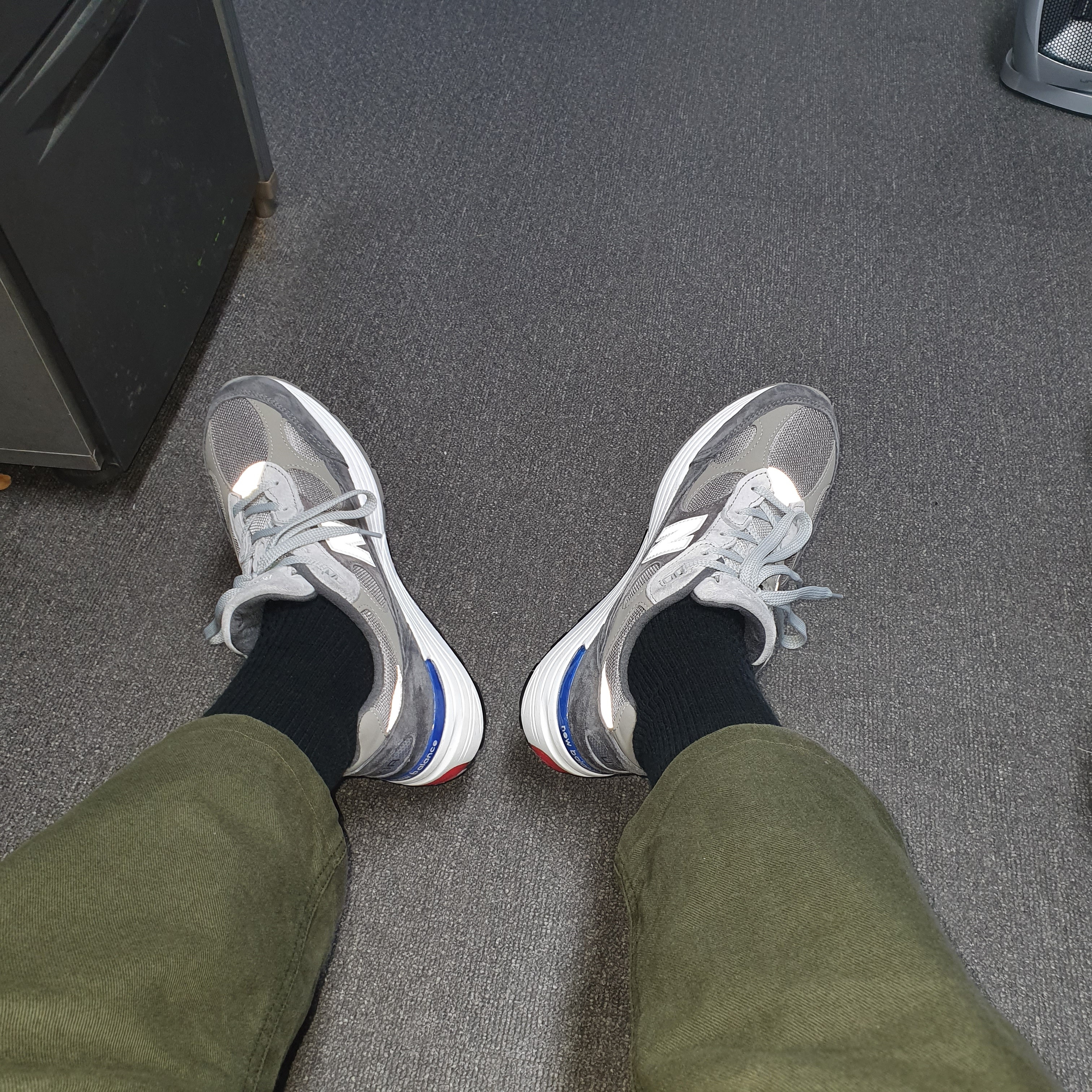 New Balance 992 Made in USA Grey Red Blue 착용 스타일