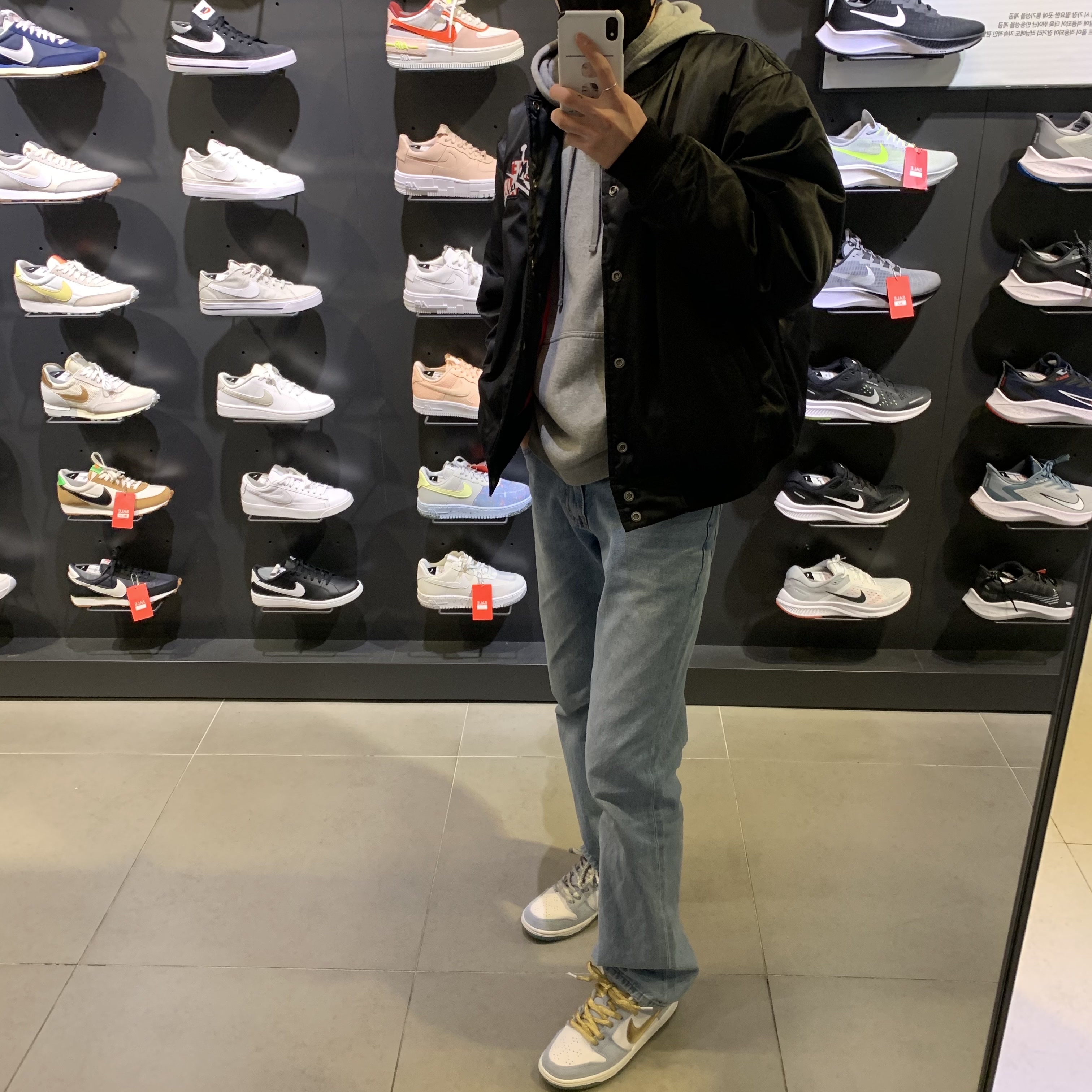 Nike x Sean Cliver SB Dunk Low Holiday Special 착용 스타일