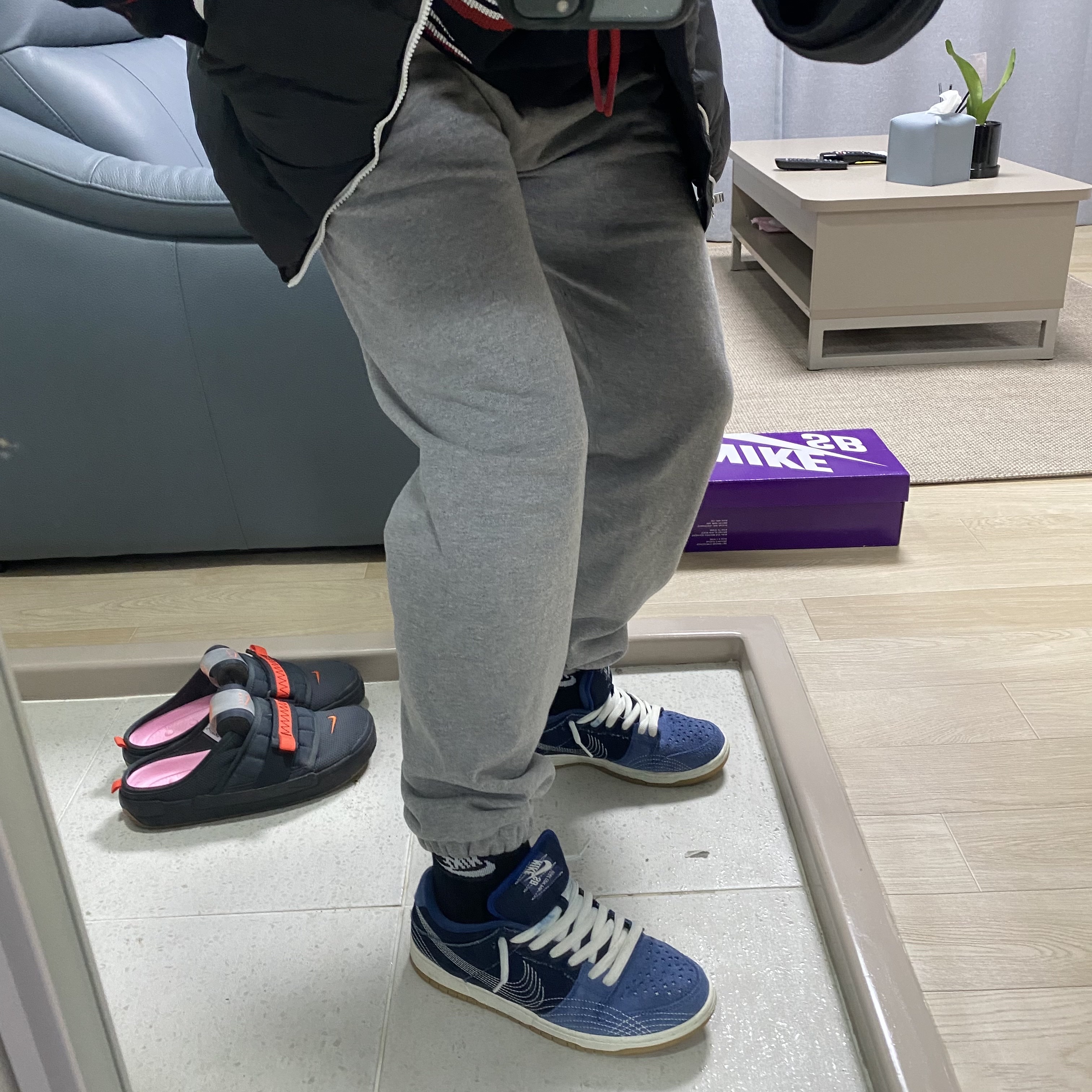 Nike SB Dunk Low Pro Mystic Navy 착용 스타일 - 2
