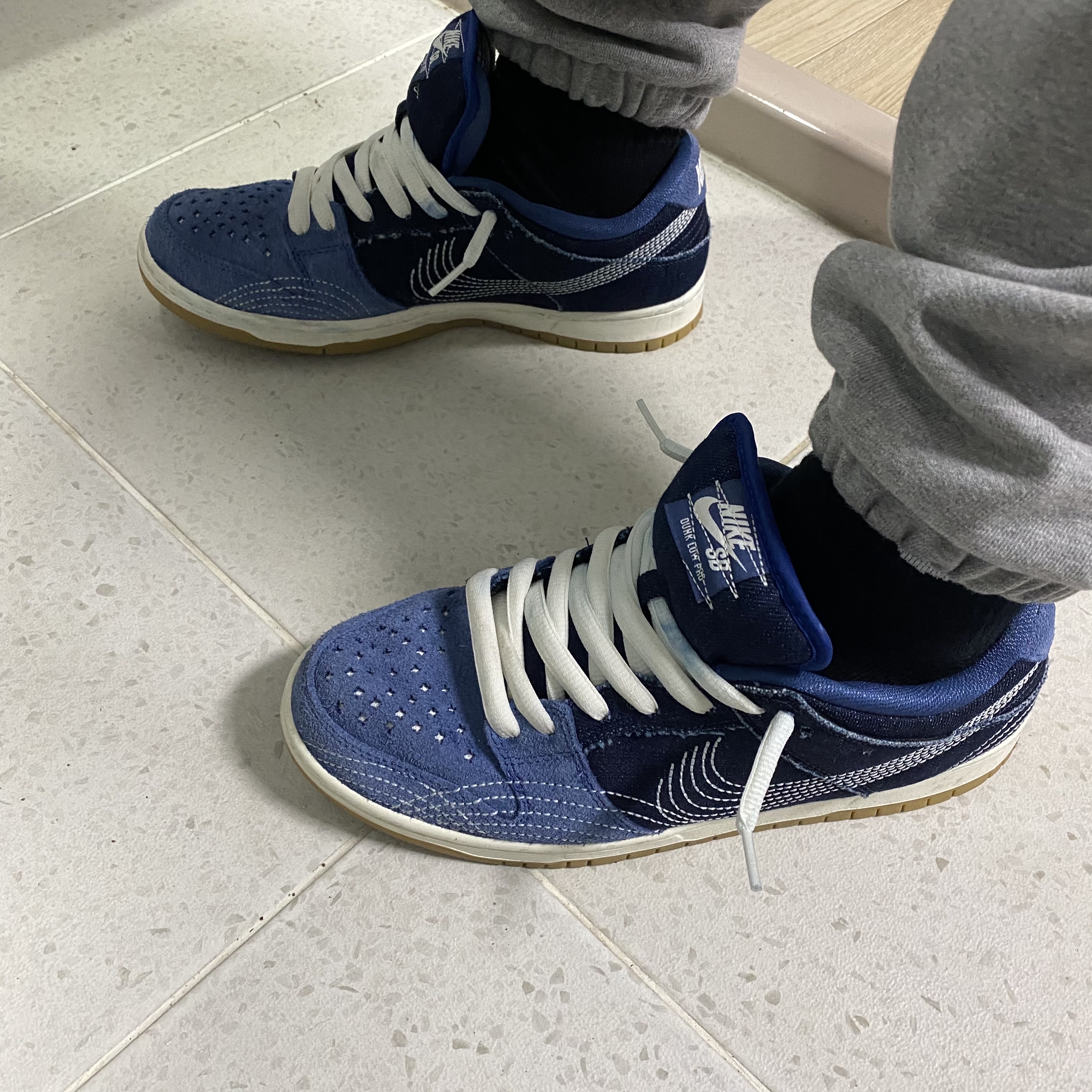 Nike SB Dunk Low Pro Mystic Navy 착용 스타일 - 3