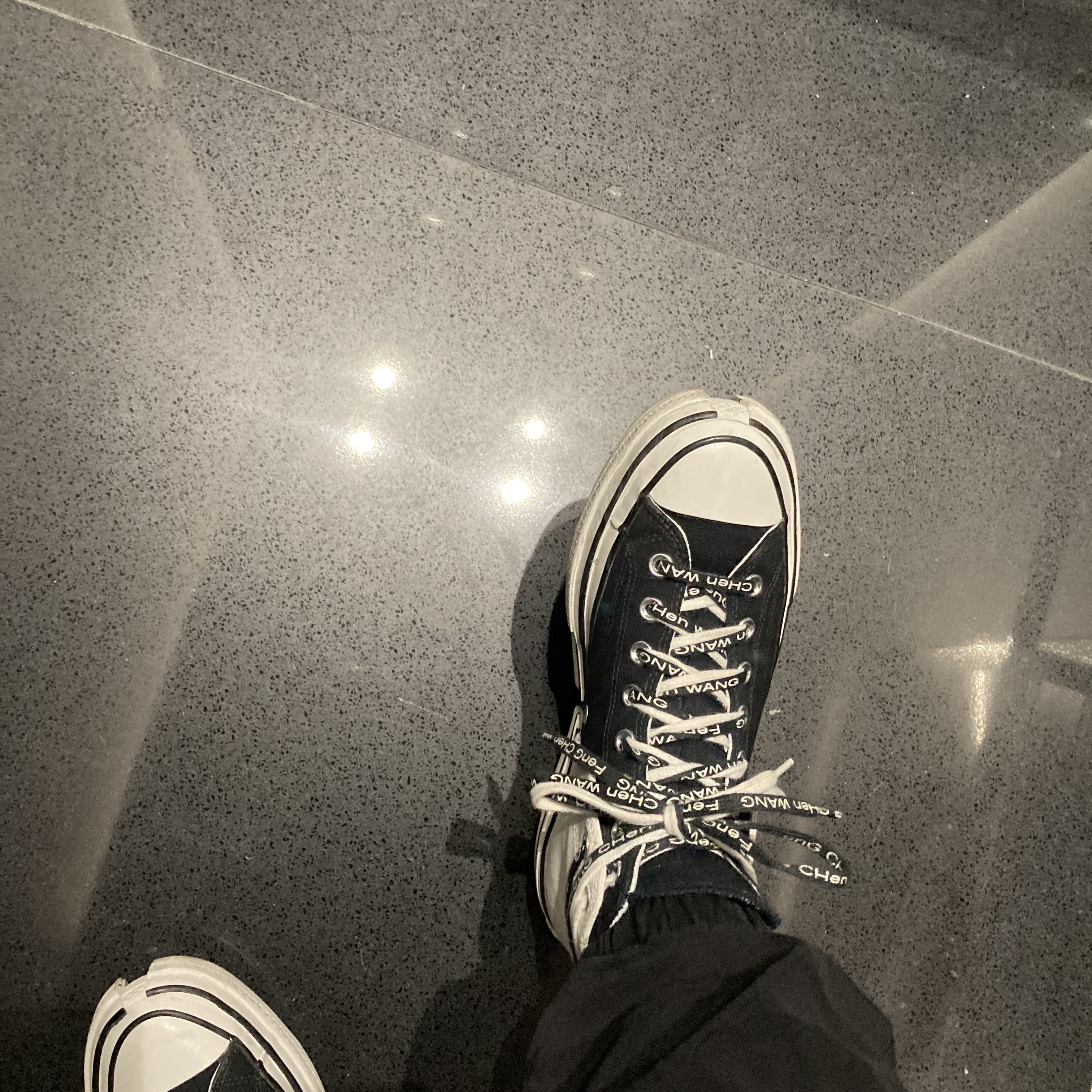 Converse x Feng Chen Wang Chuck 70 2-in-1 Natural Ivory Black 착용 스타일 - 3