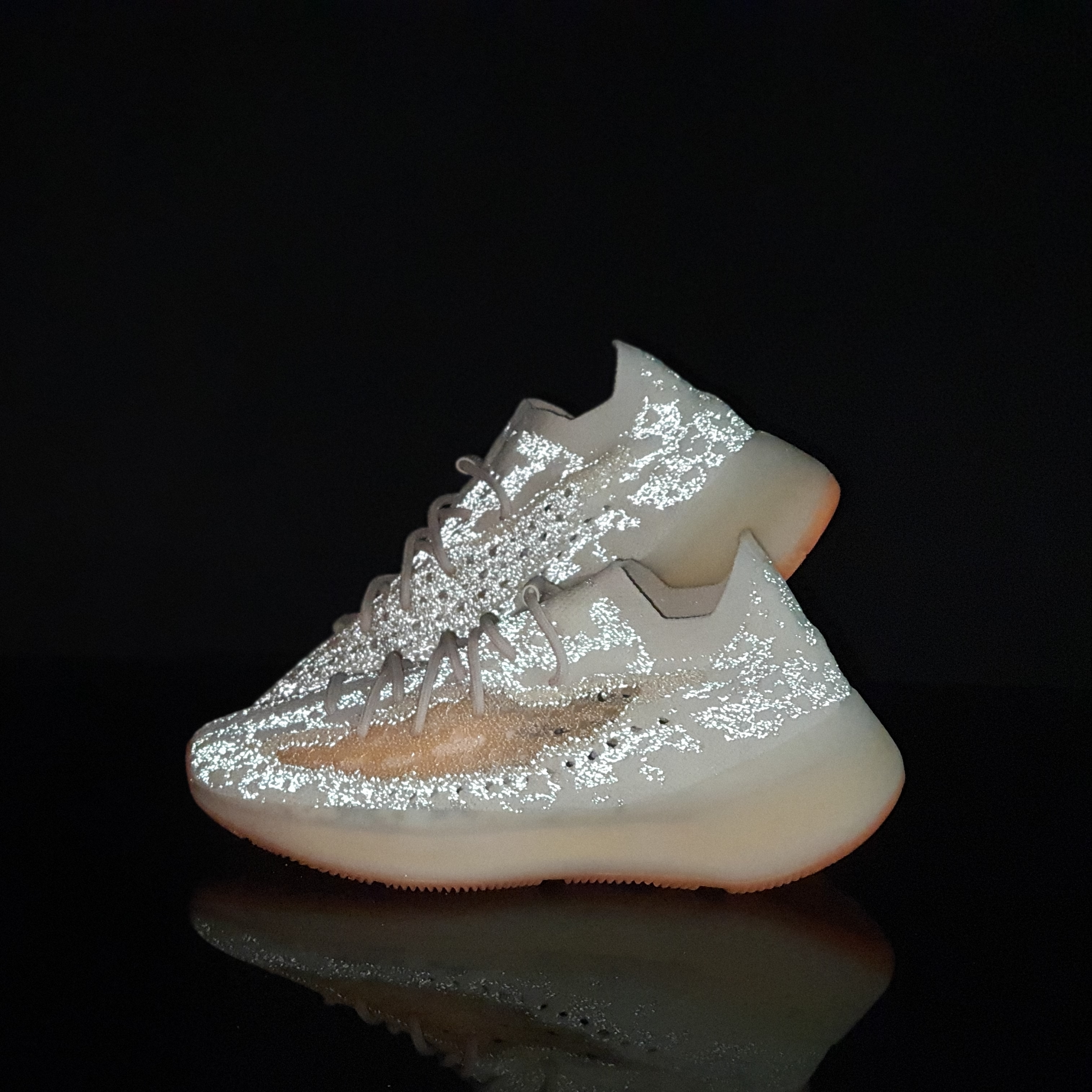 Adidas Yeezy Boost 380 Yecoraite - Reflective 착용 스타일 - 2