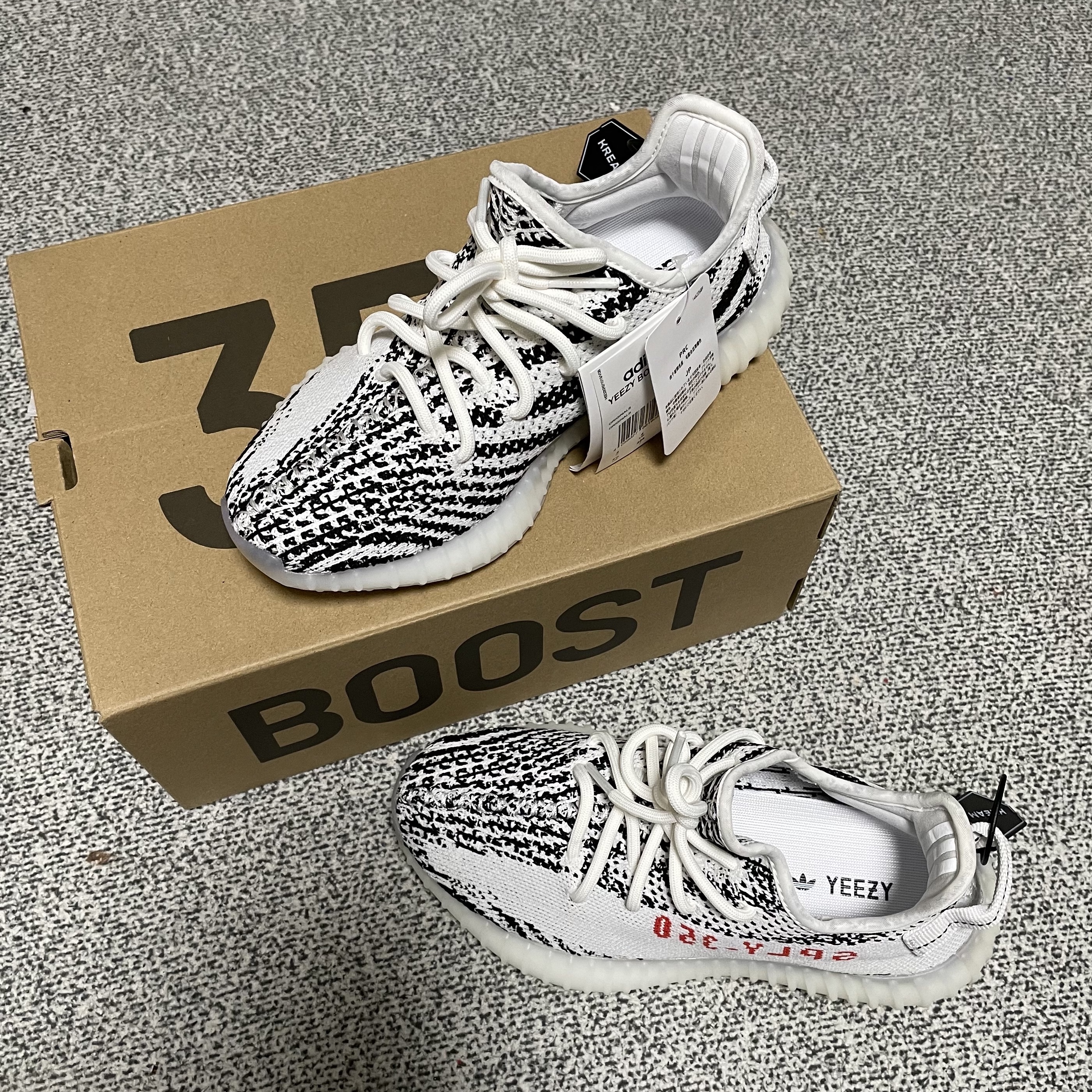 Adidas Yeezy Boost 350 V2 Zebra 2017/2019/2020 착용 스타일