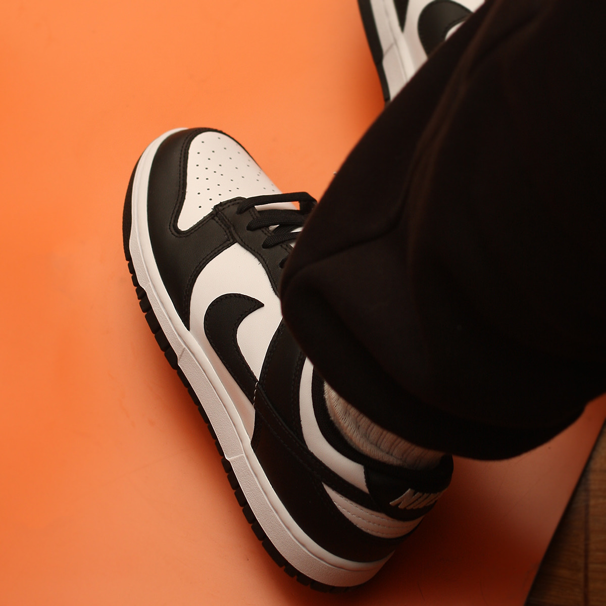 Nike Dunk Low Retro Black 착용 스타일 - 5