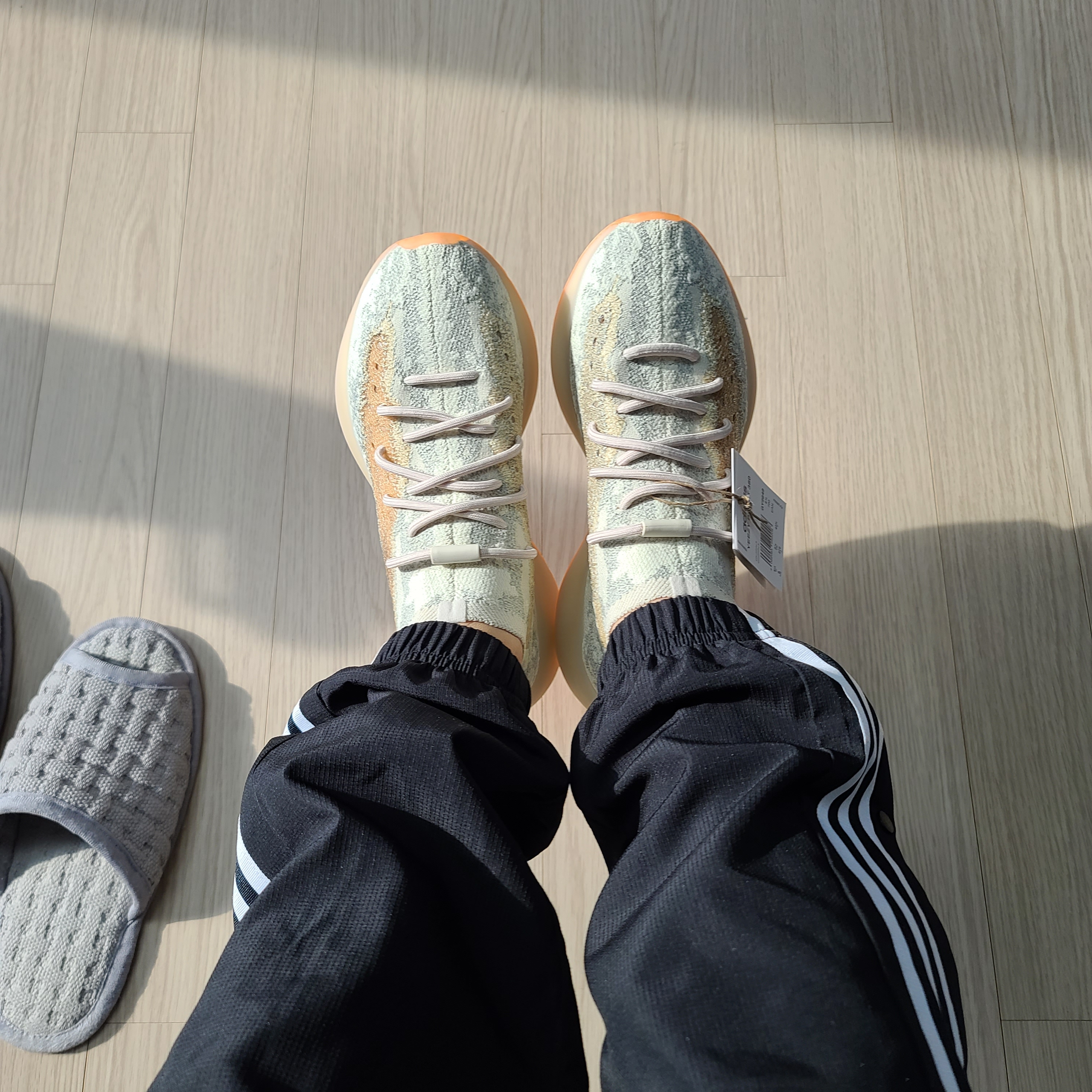 Adidas Yeezy Boost 380 Yecoraite - Reflective 착용 스타일 - 2