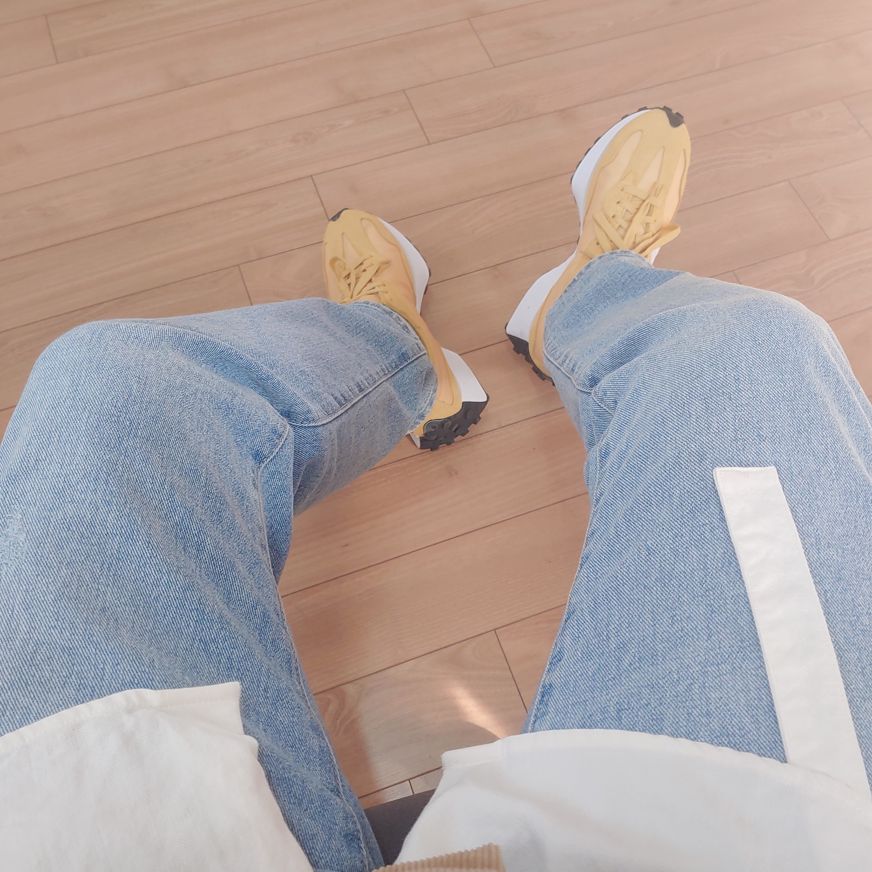 New Balance 327 Savannah 착용 스타일