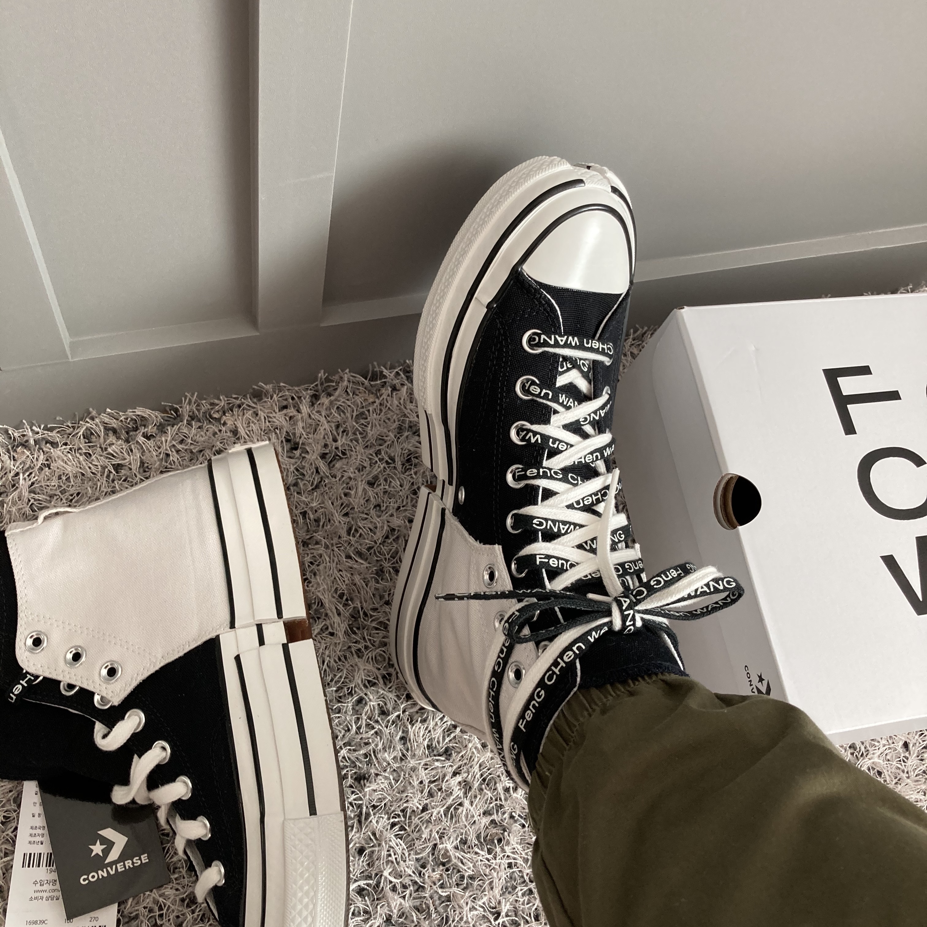 Converse x Feng Chen Wang Chuck 70 2-in-1 Natural Ivory Black 착용 스타일 - 1