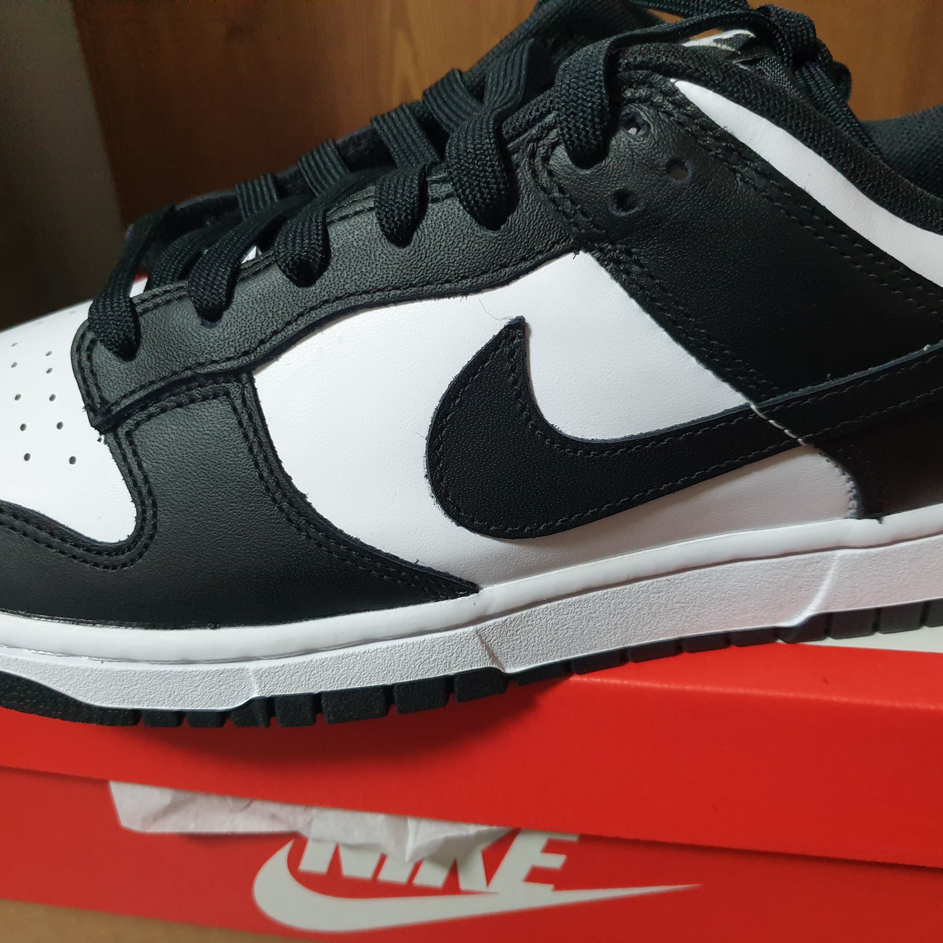 Nike Dunk Low Retro Black 착용 스타일 - 2