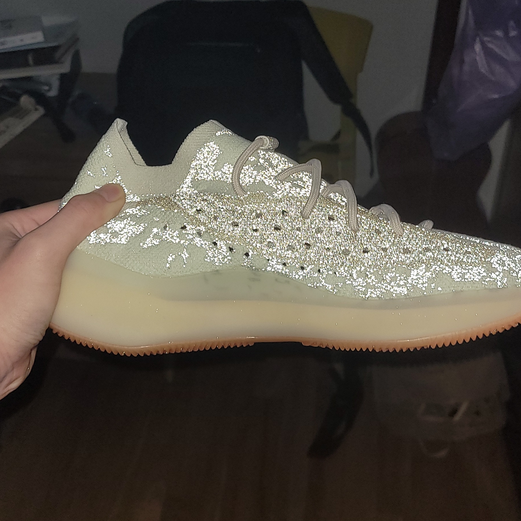 Adidas Yeezy Boost 380 Yecoraite - Reflective 착용 스타일