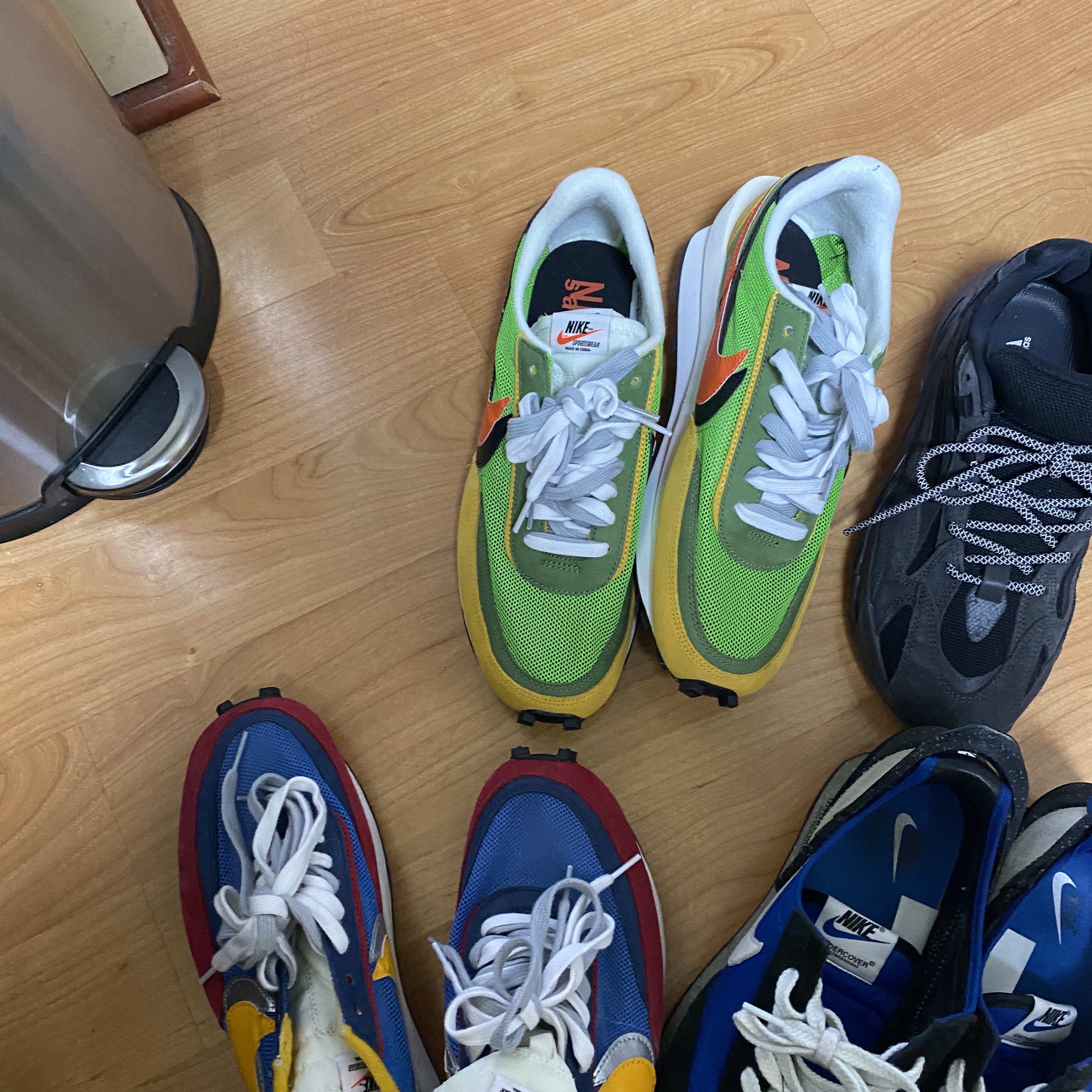 Jordan 1 Low Shattered Backboard, Adidas Yeezy Boost 700 V2 Static 2018 착용 스타일 - 2