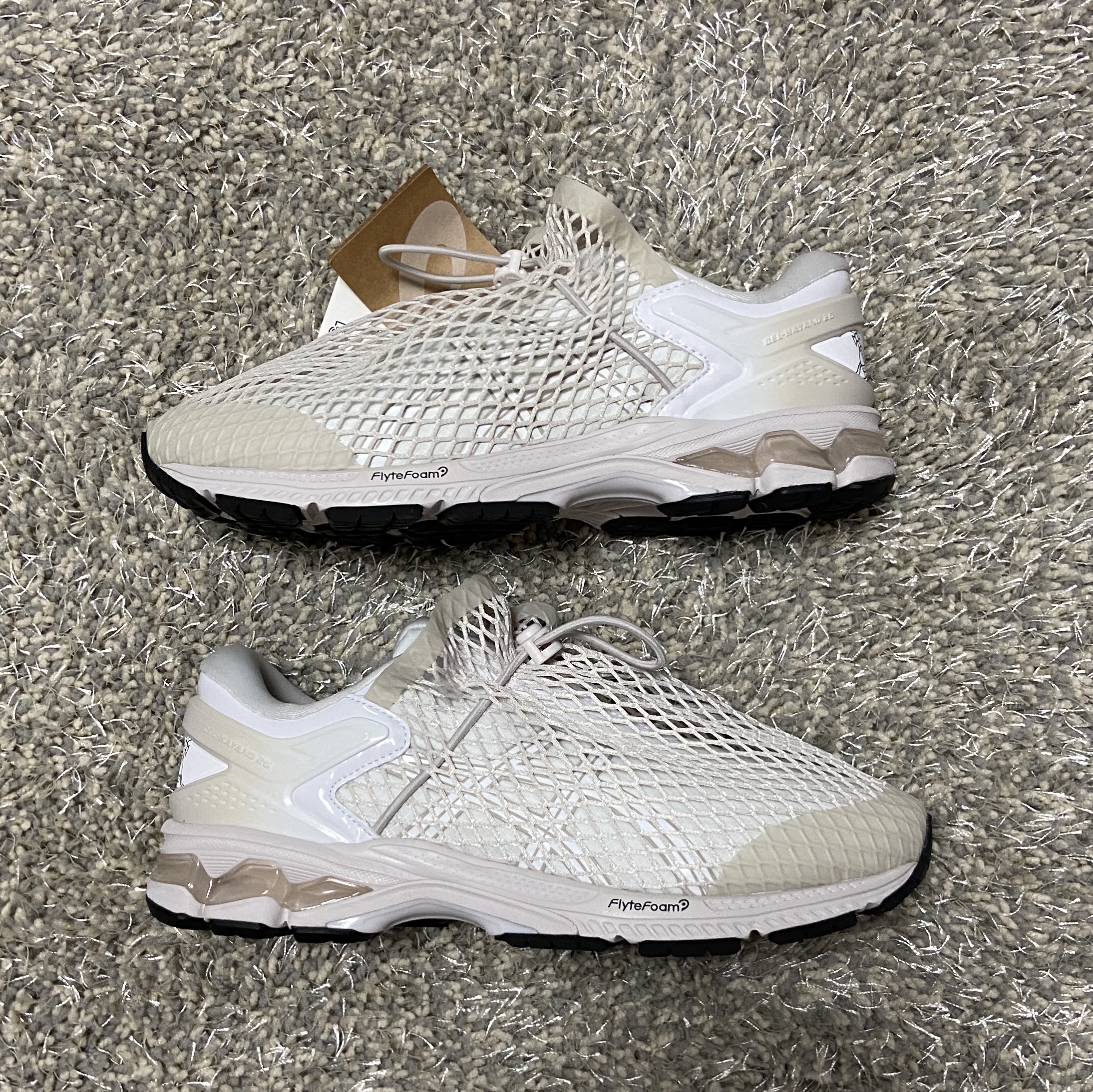 Asics x Vivienne Westwood Gel-Kayano 26 Birch White 착용 스타일 - 3