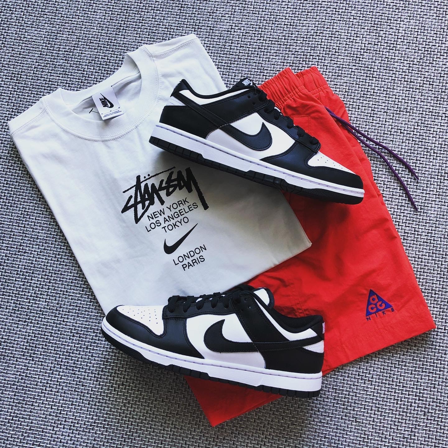 Nike x Stussy WT T-Shirt White - Asia, Nike Dunk Low Retro Black 착용 스타일 - 1