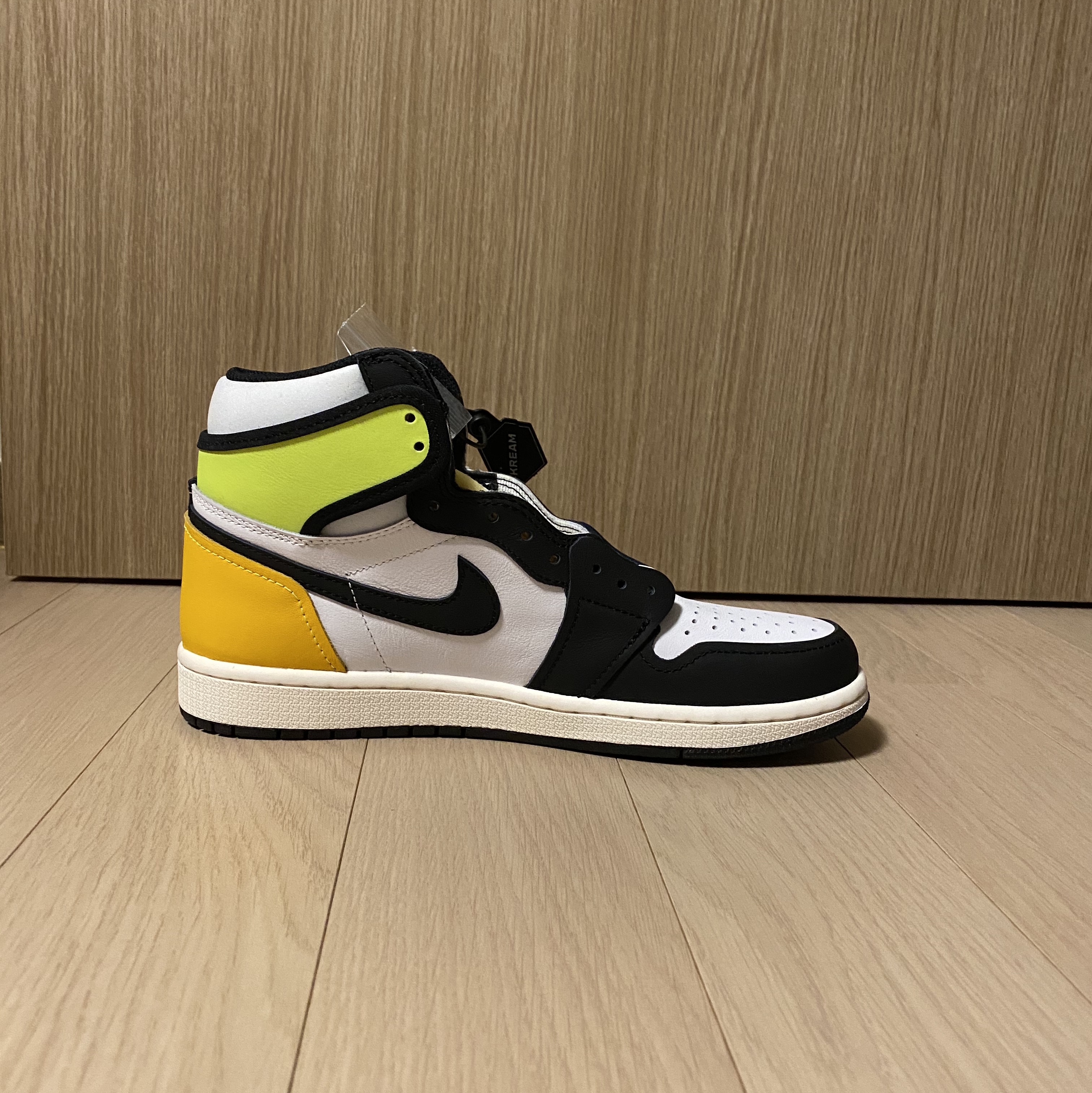 Jordan 1 Retro High OG Volt Gold 착용 스타일