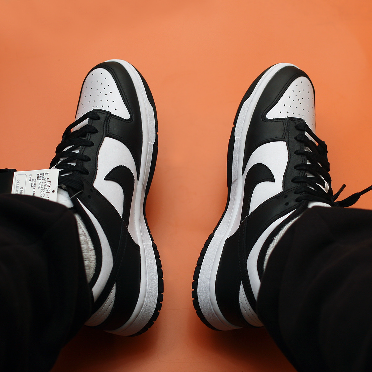 Nike Dunk Low Retro Black 착용 스타일 - 1