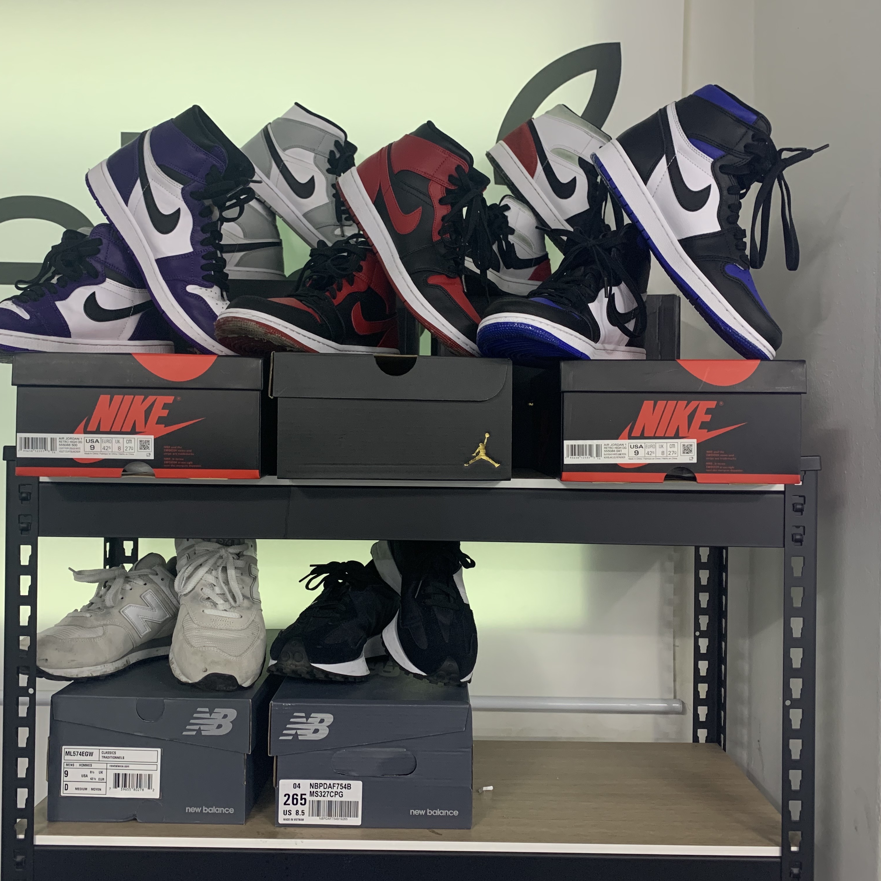 Jordan 1 Retro High OG Royal Toe, Jordan 1 Mid Light Smoke Grey 착용 스타일