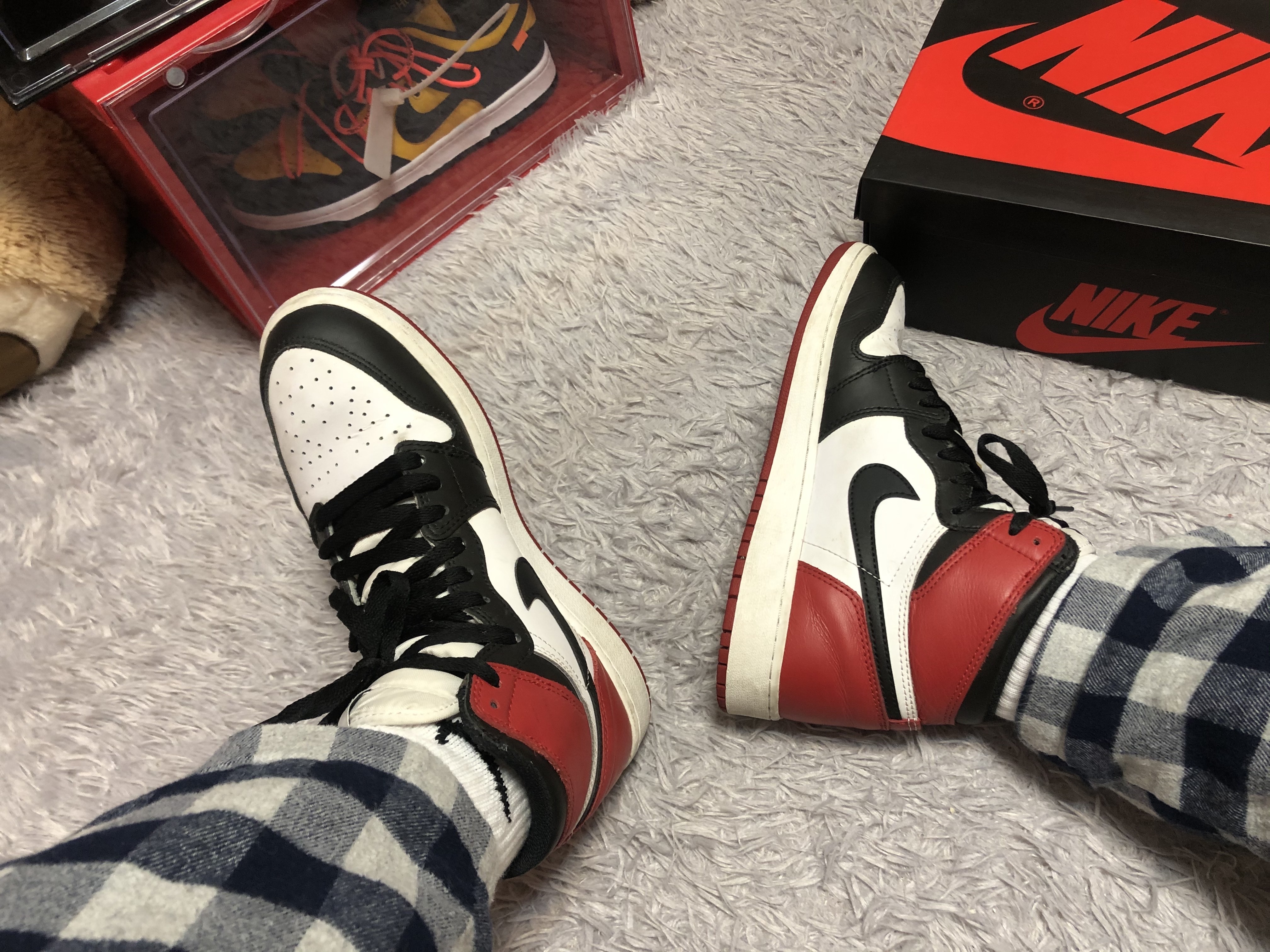 Jordan 1 Retro High OG Black Toe 2016 착용 스타일 - 1