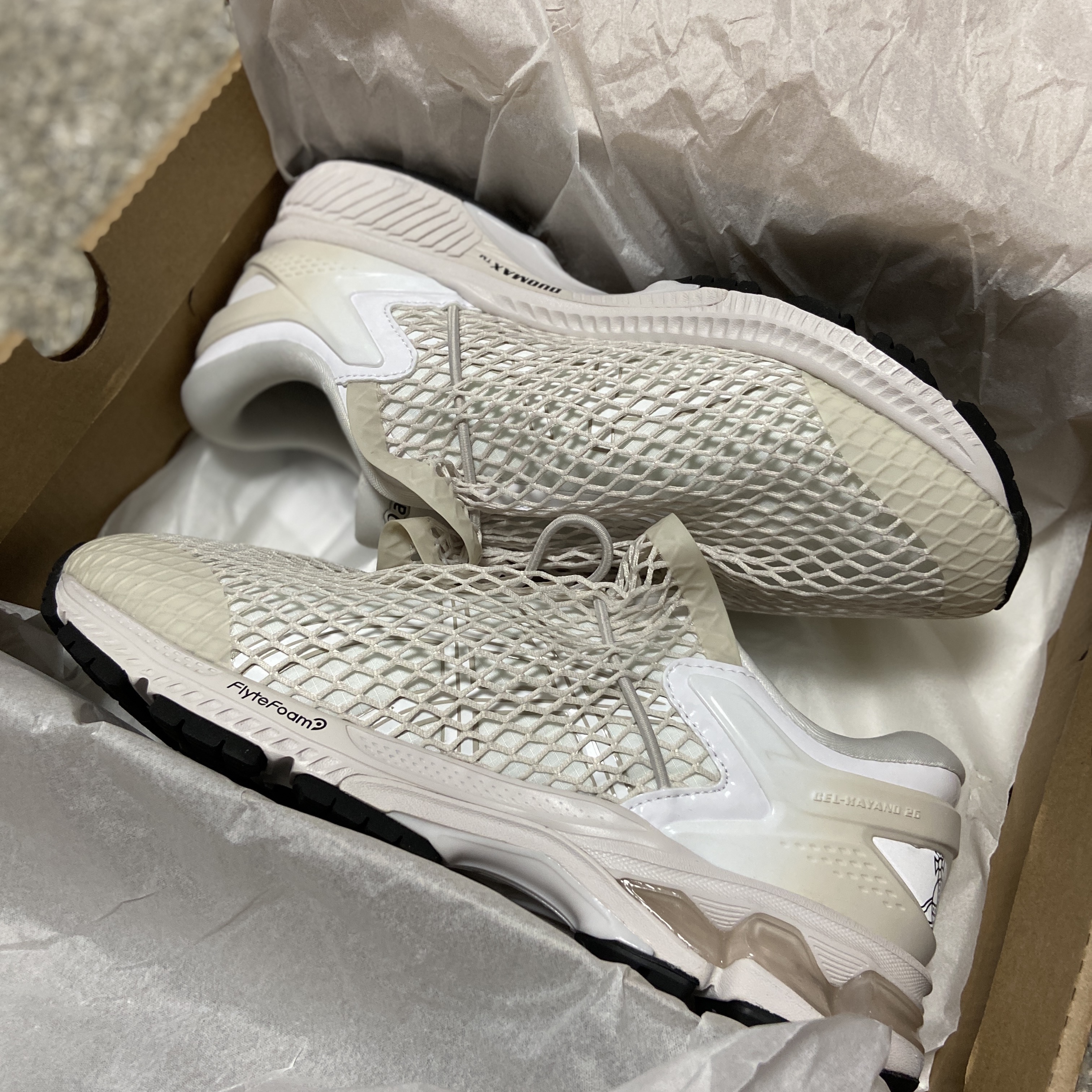 Asics x Vivienne Westwood Gel-Kayano 26 Birch White 착용 스타일 - 2