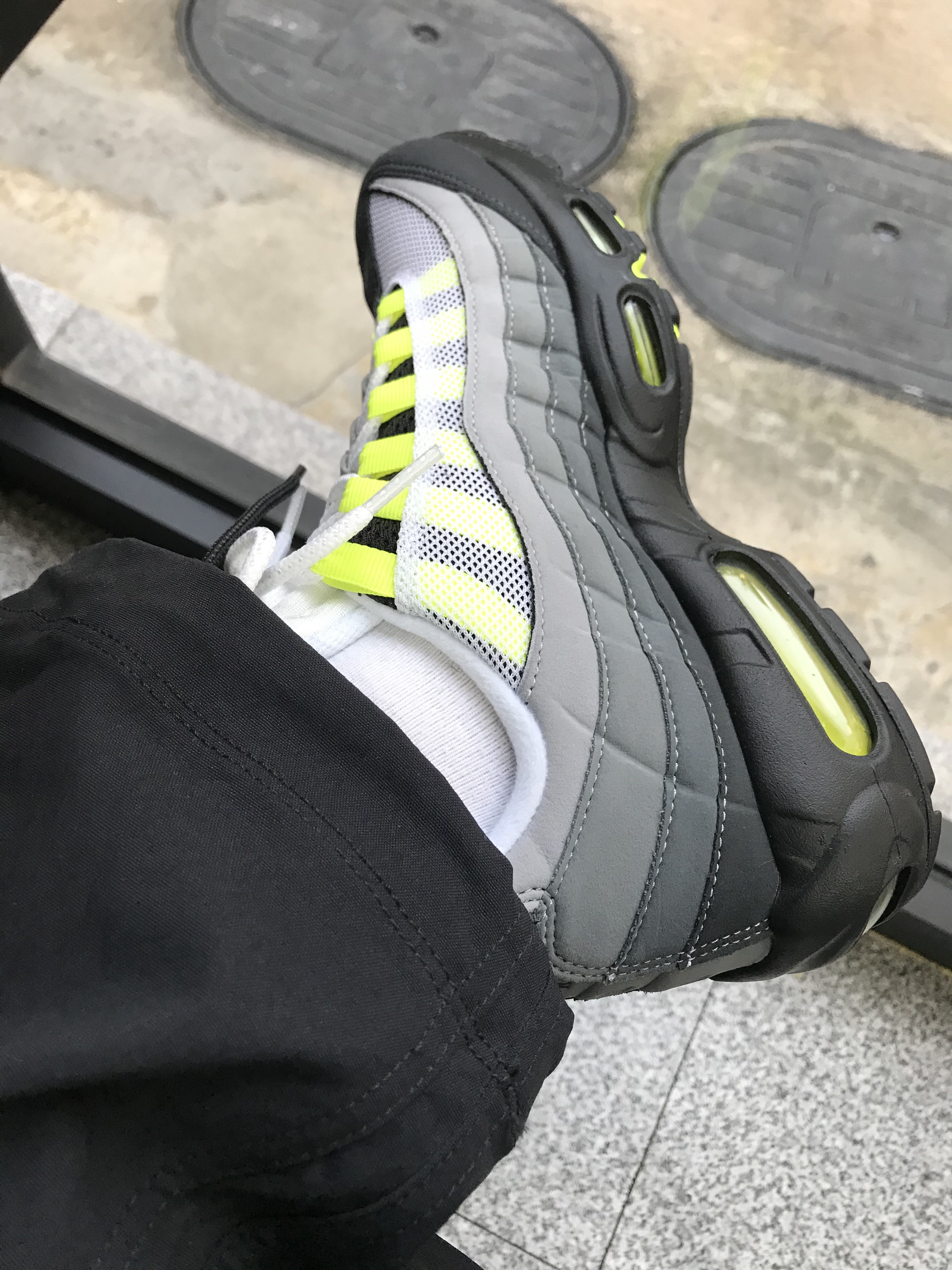 Nike Air Max 95 OG Neon Yellow 2020 착용 스타일