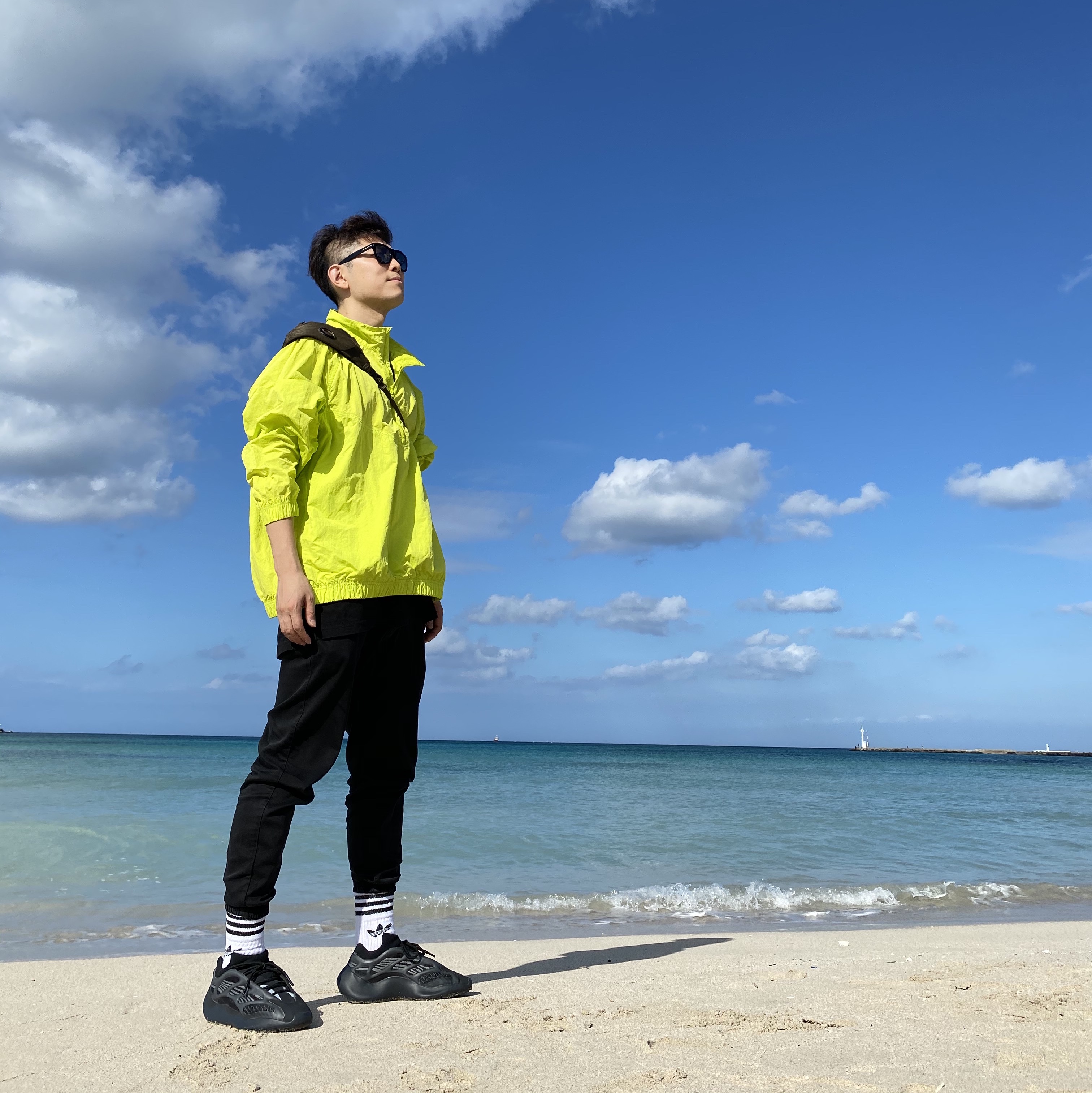 Adidas Yeezy 700 V3 Alvah, Nike x Stussy Windrunner Jacket Bright Cactus 착용 스타일