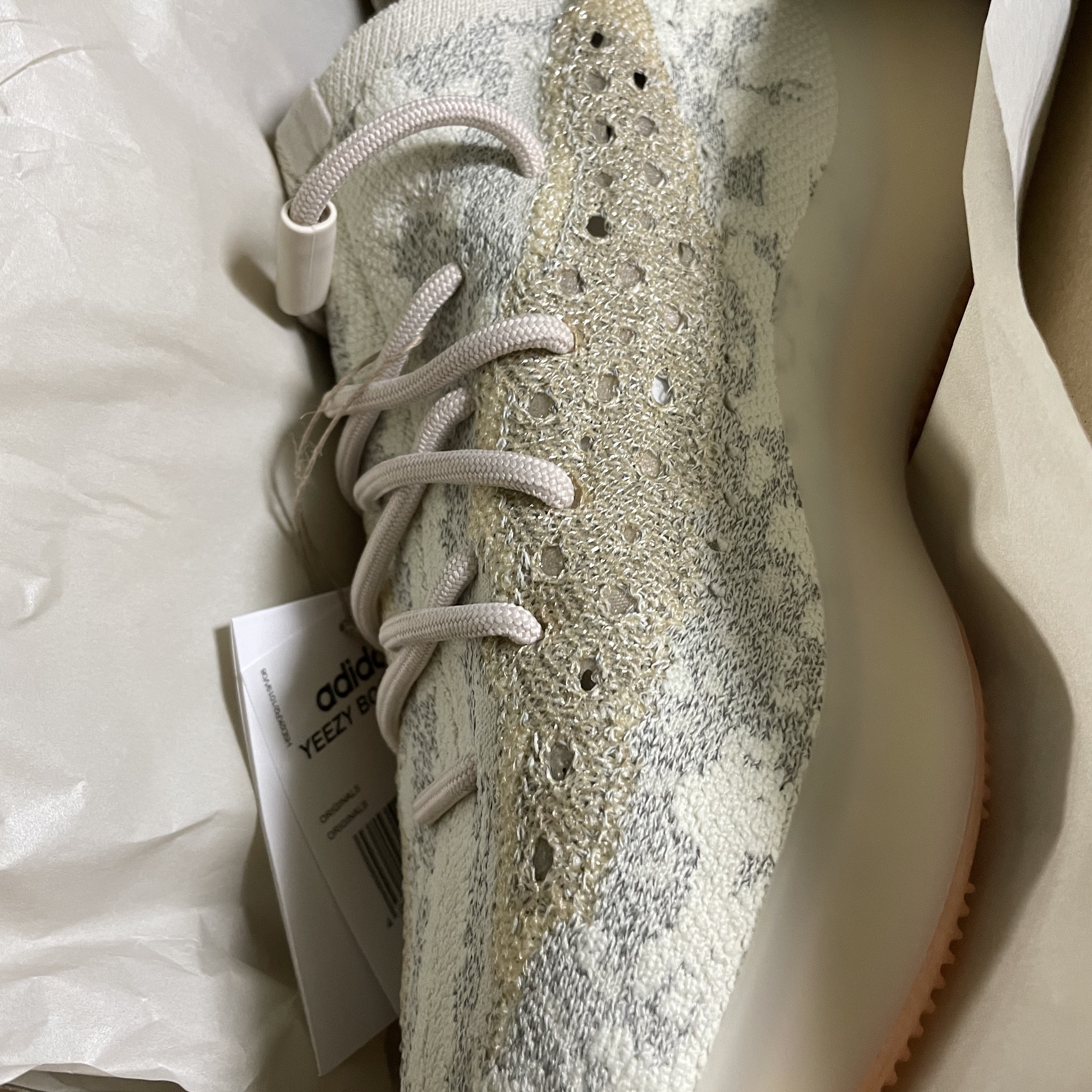 Adidas Yeezy Boost 380 Yecoraite - Reflective 착용 스타일