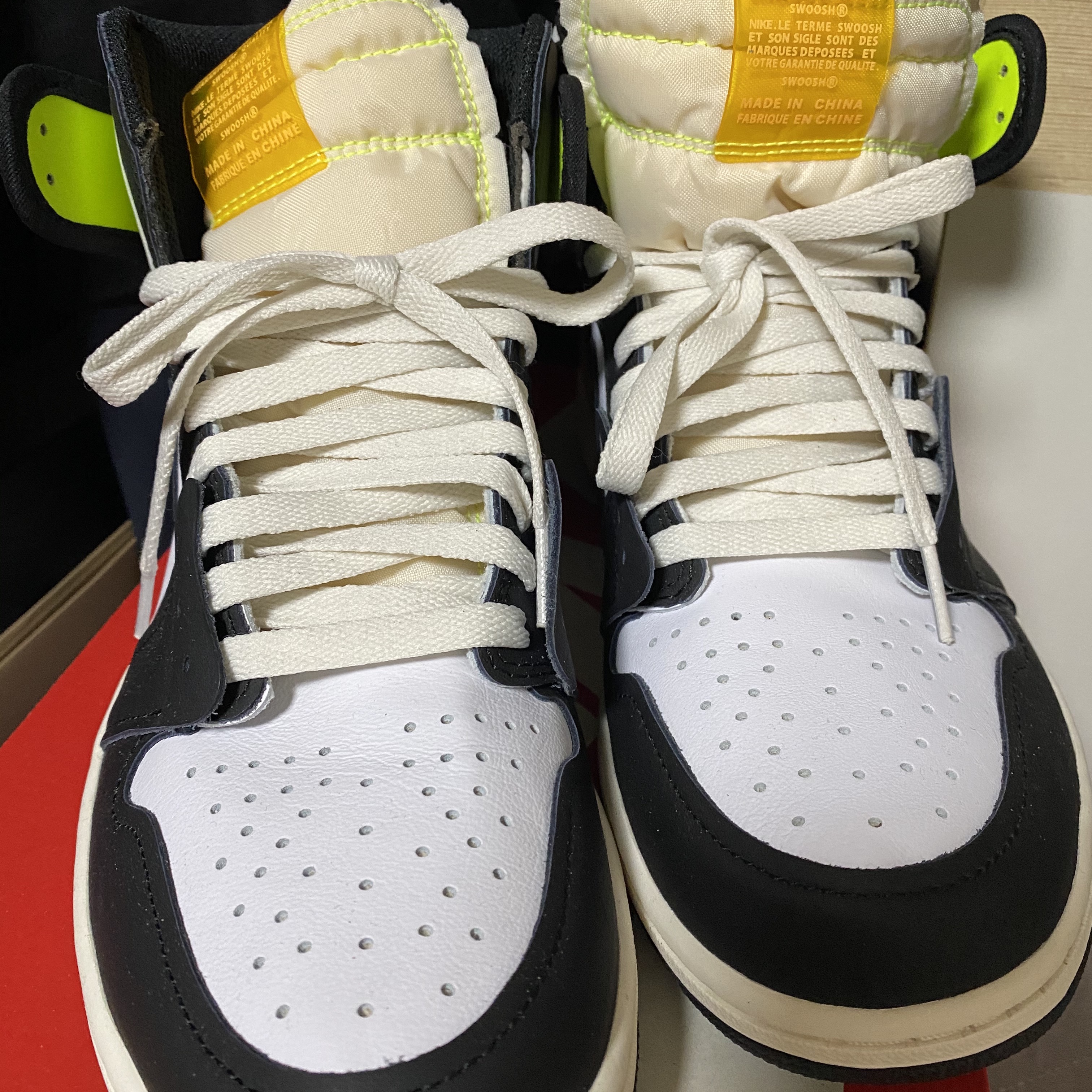 Jordan 1 Retro High OG Volt Gold 착용 스타일