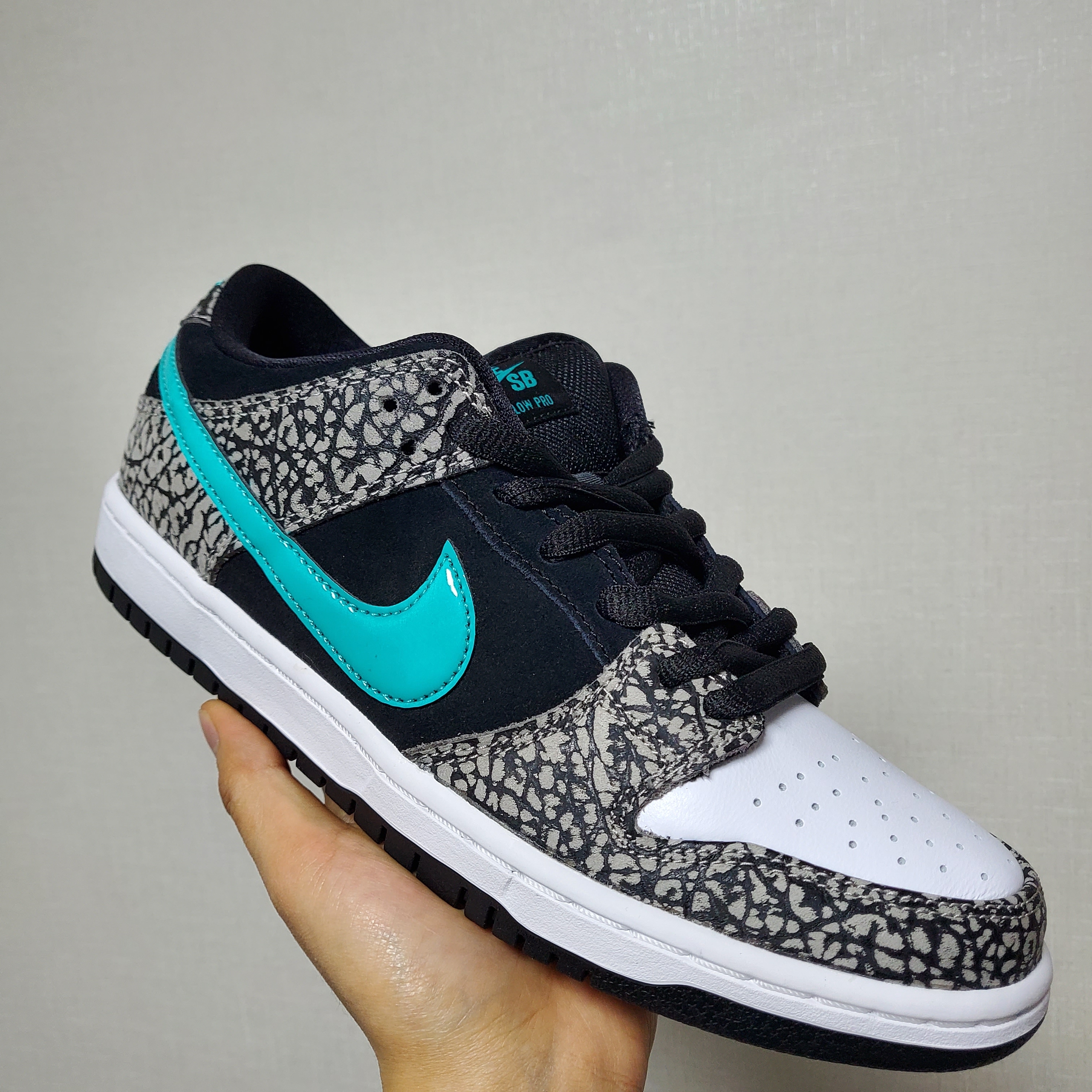 Nike SB Dunk Low Pro Clear Jade 착용 스타일