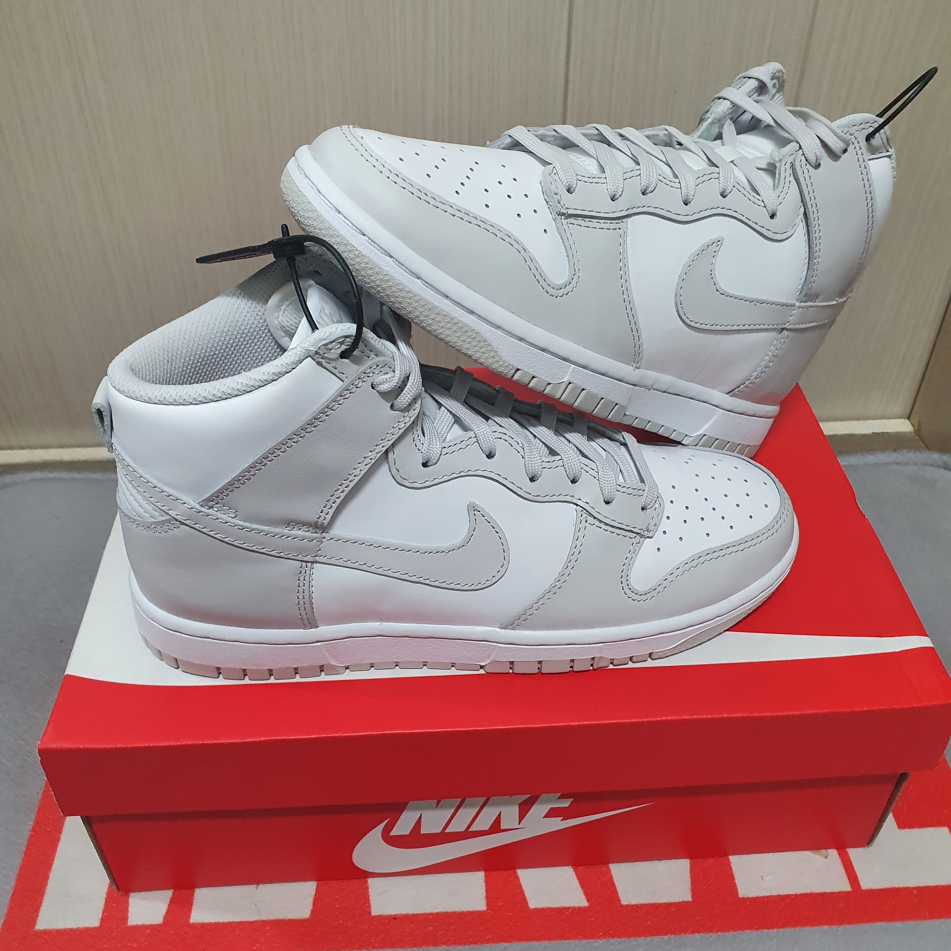 Nike Dunk High Retro Vast Grey 착용 스타일 - 2