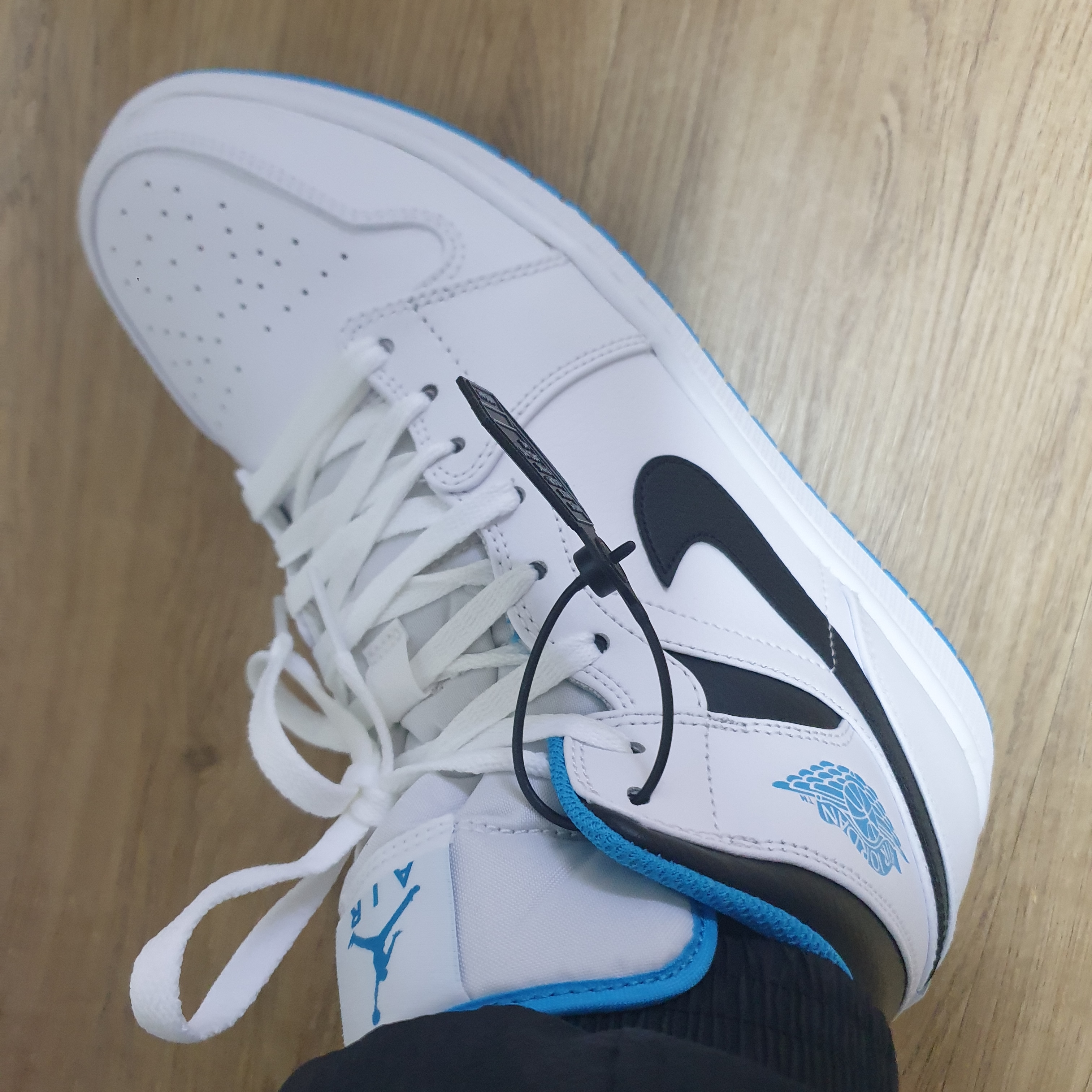 Jordan 1 Mid Laser Blue 착용 스타일