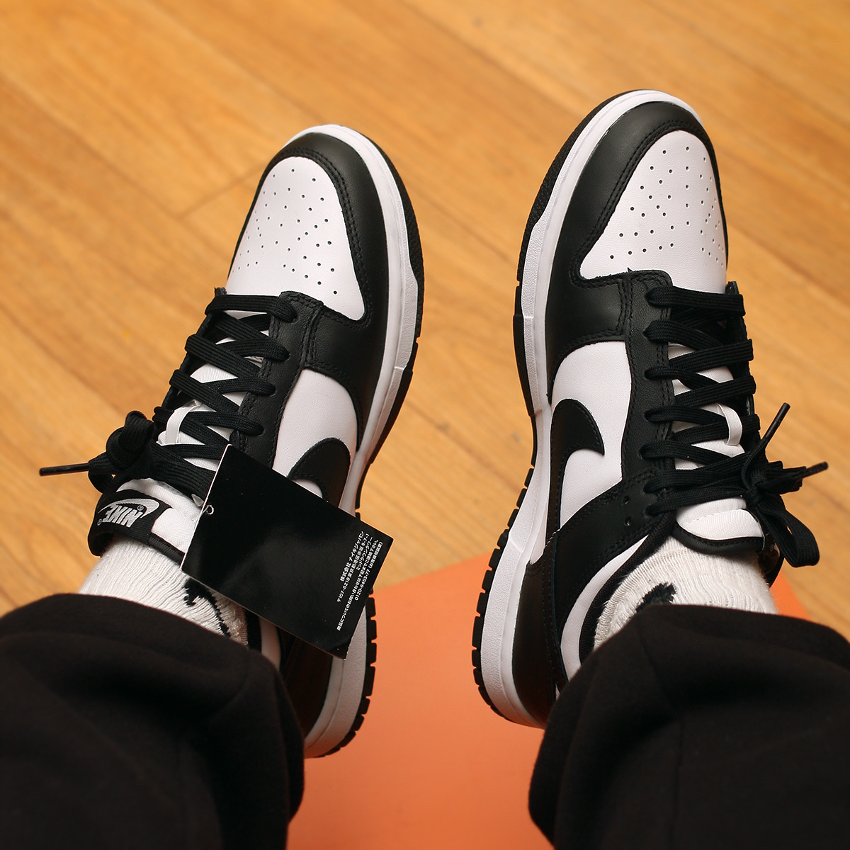 Nike Dunk Low Retro Black 착용 스타일 - 2