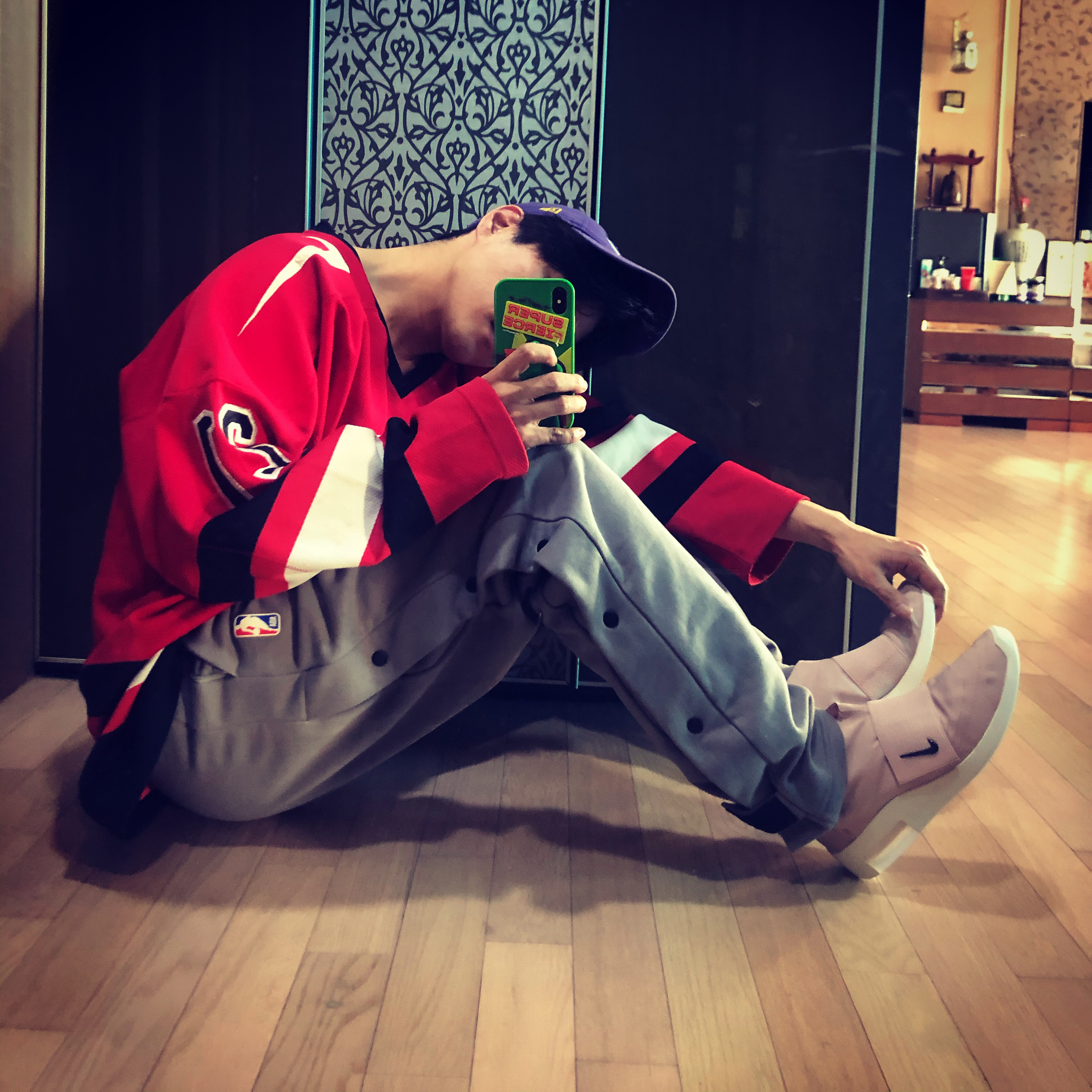Nike x Fear of God Air Fear of God Moccasin Particle Beige, Nike x Fear of God Warm Up Pants Dust 착용 스타일