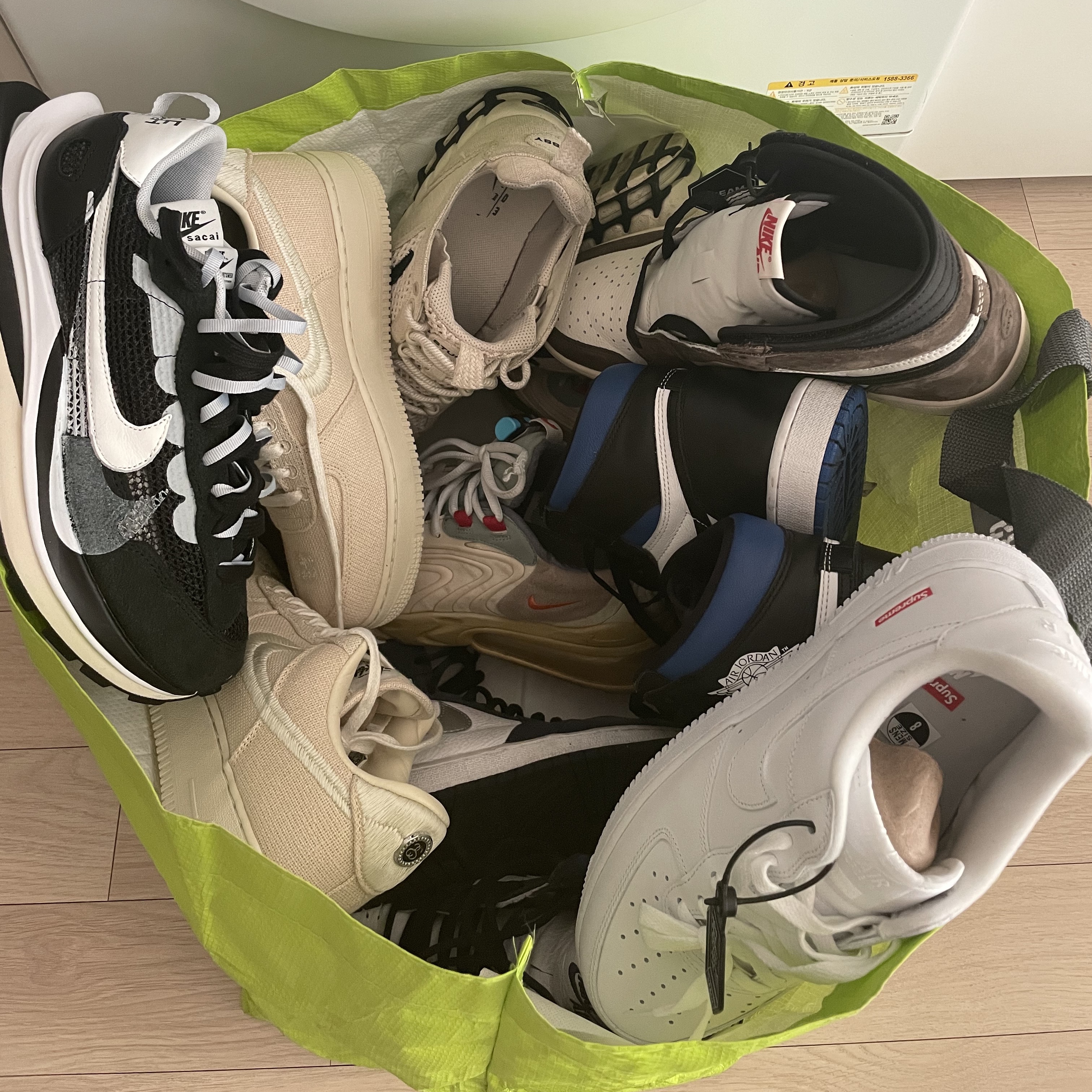 Nike x Sacai VaporWaffle Black White, Nike x Stussy Air Force 1 Low Fossil ์ฐฉ์ฉ ์คํ์ผ