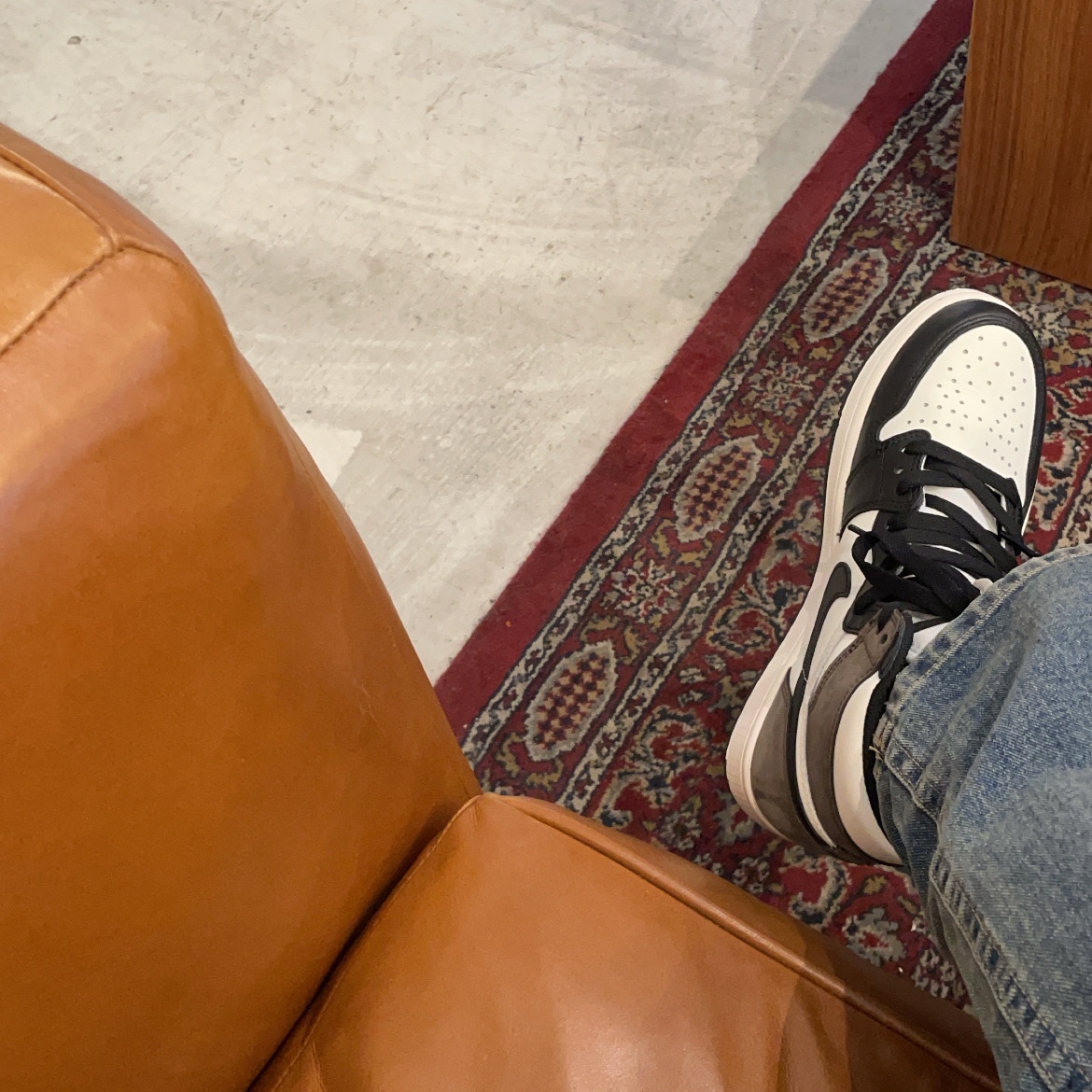 Jordan 1 Retro High OG Black Mocha 착용 스타일