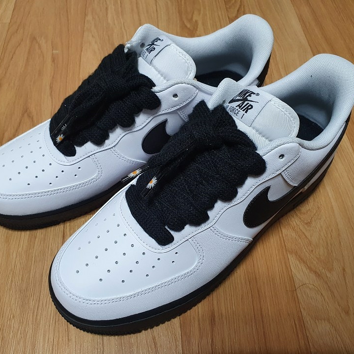 Nike Air Force 1 Low White Black Midsole 착용 스타일