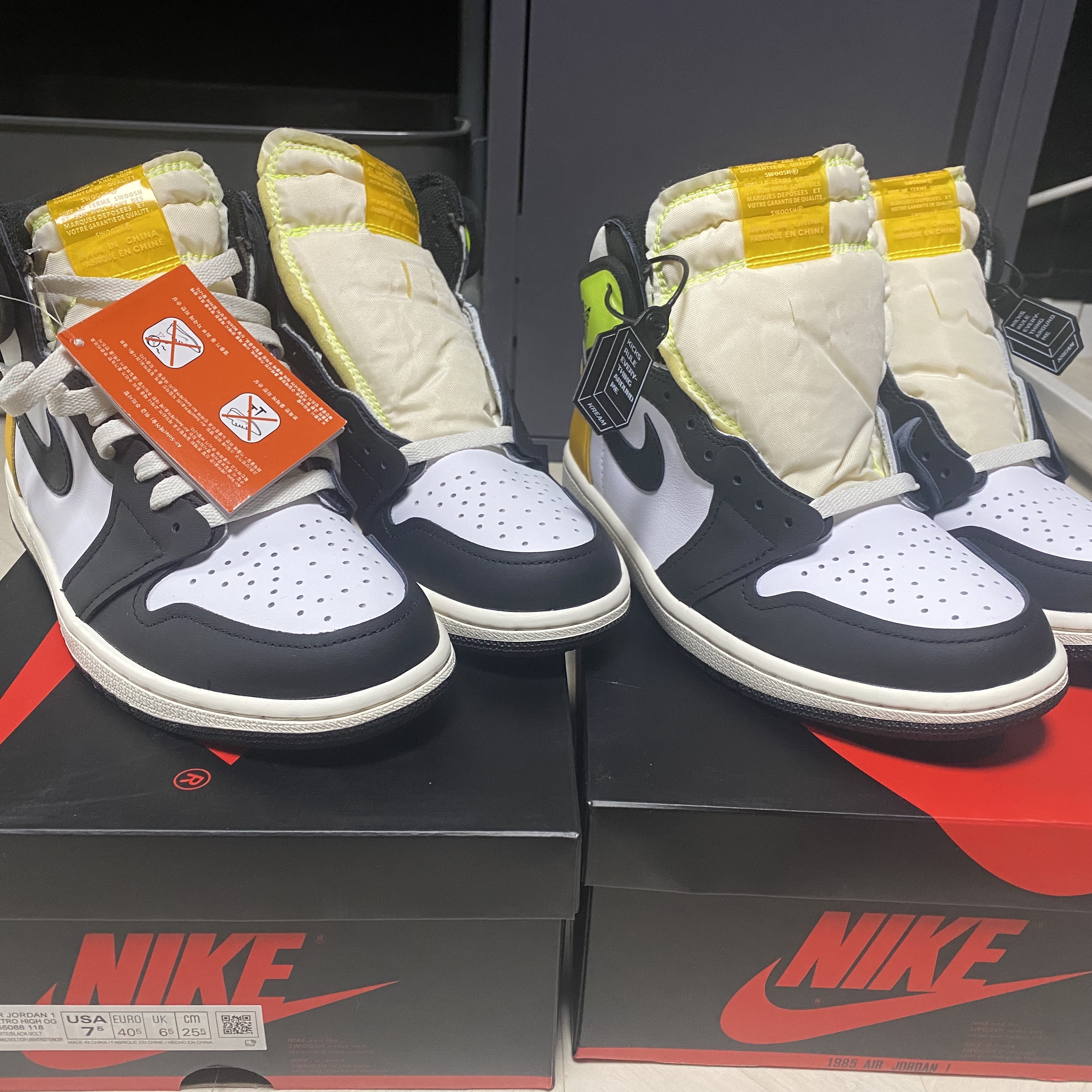 Jordan 1 Retro High OG Volt Gold 착용 스타일