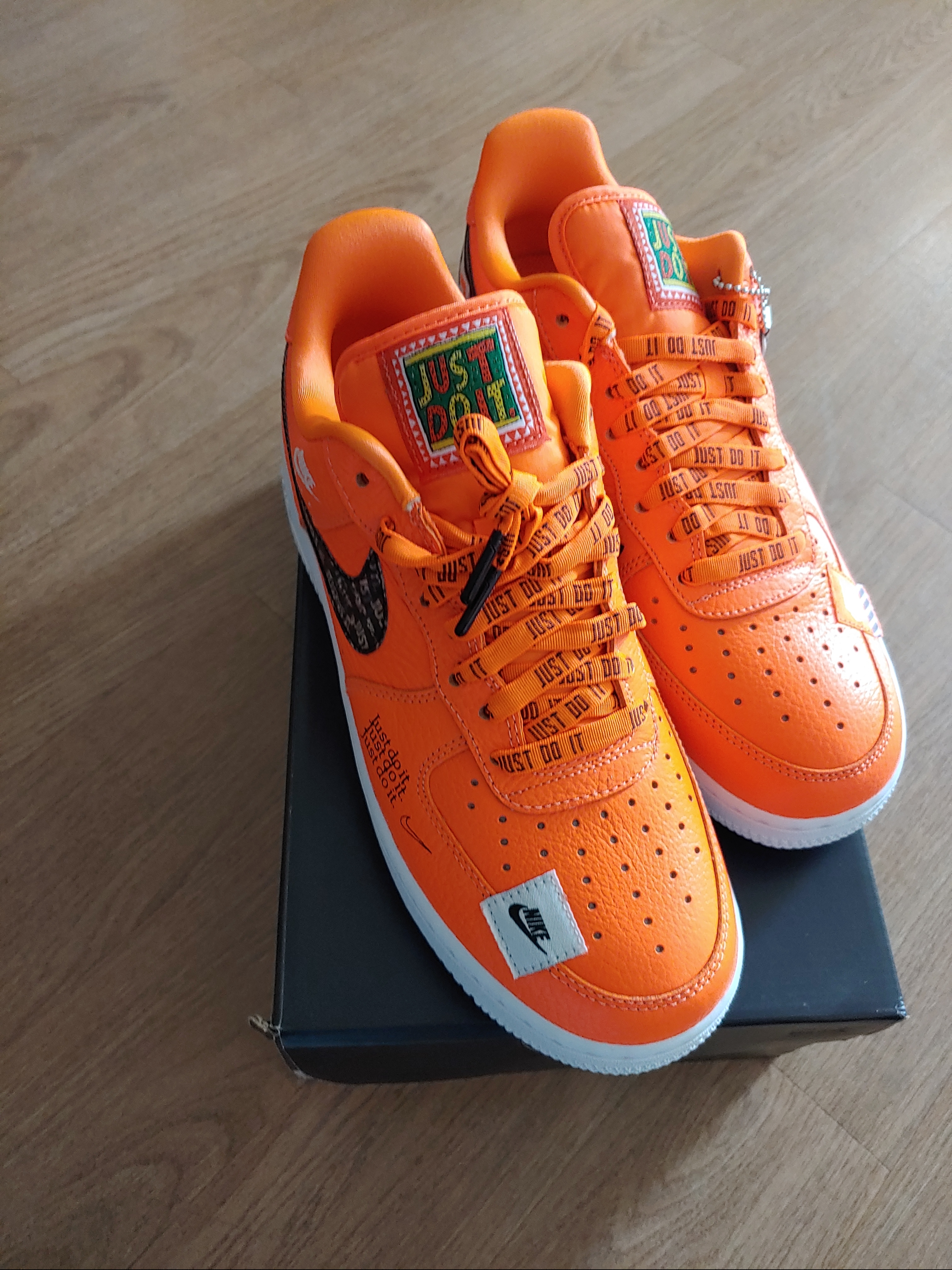 Nike Air Force 1 Low Just Do It Pack Total Orange 착용 스타일 - 1