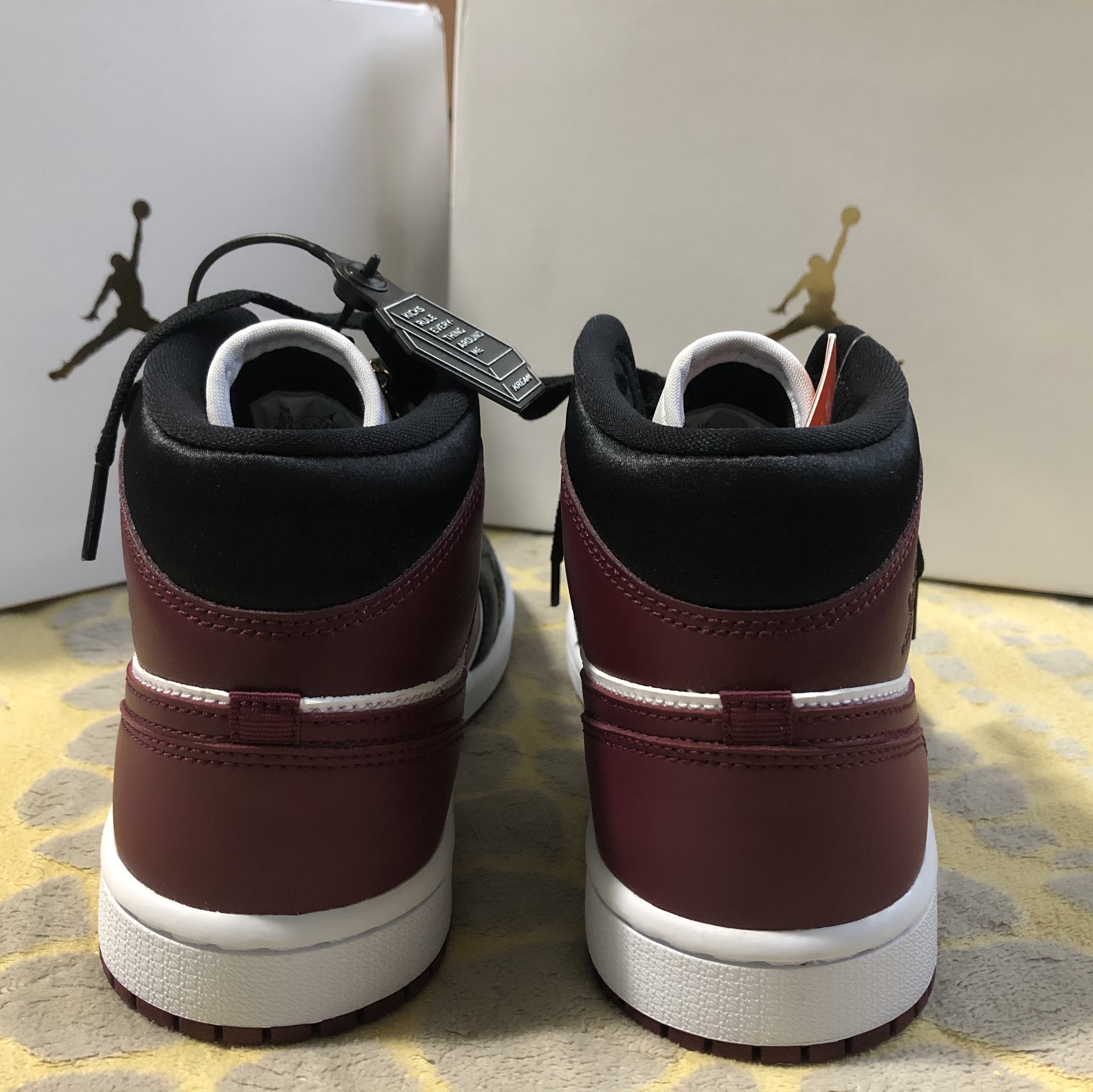 (W) Jordan 1 Mid SE Dark Beetroot 착용 스타일 - 2