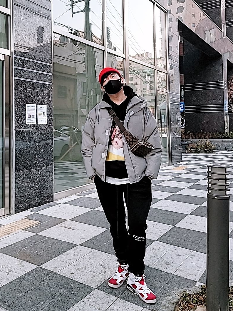 Jordan 6 Retro Carmine 2014, Essentials Sweatpants Weathered Black - 20FW 착용 스타일 - 4