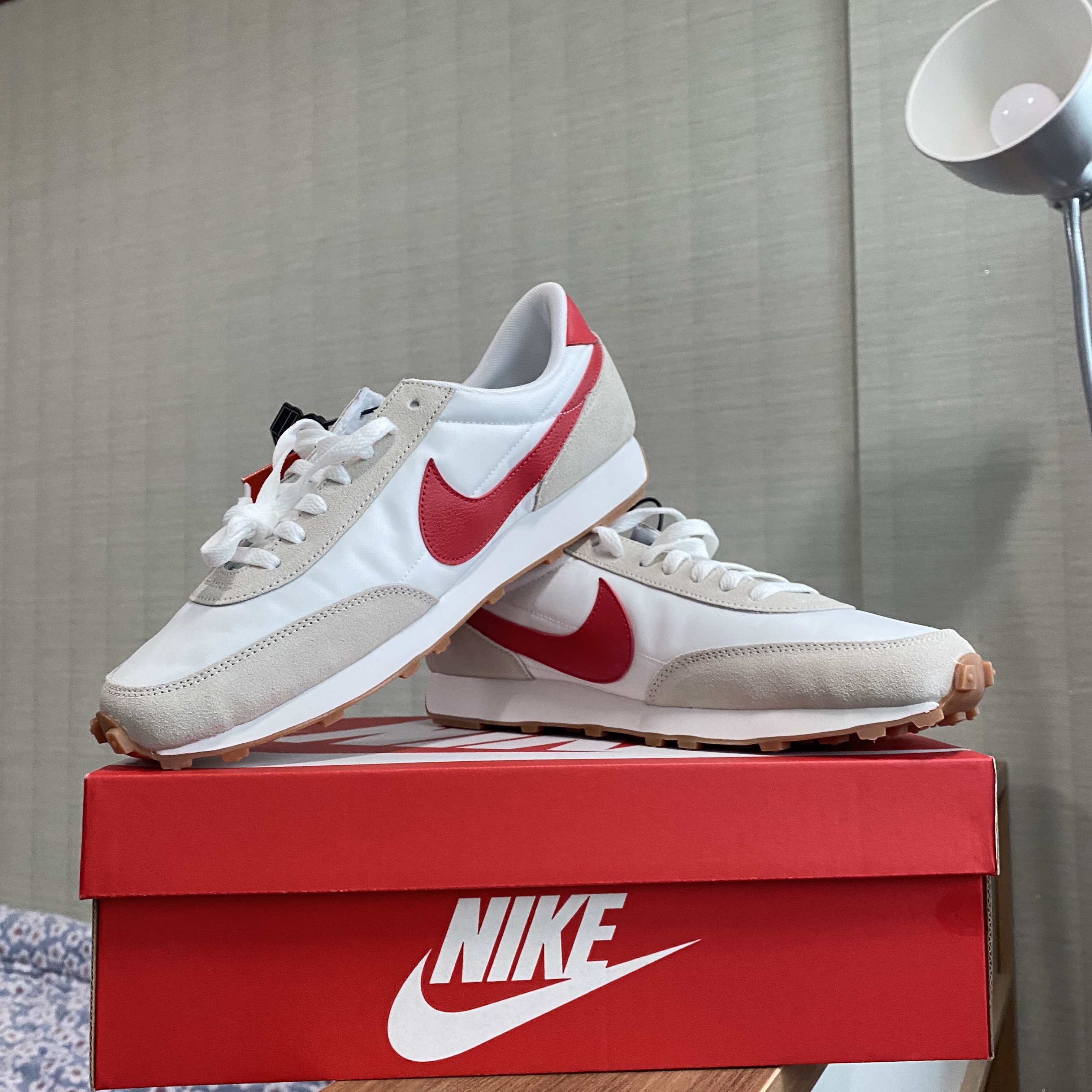 (W) Nike Daybreak Summit White University Red 착용 스타일