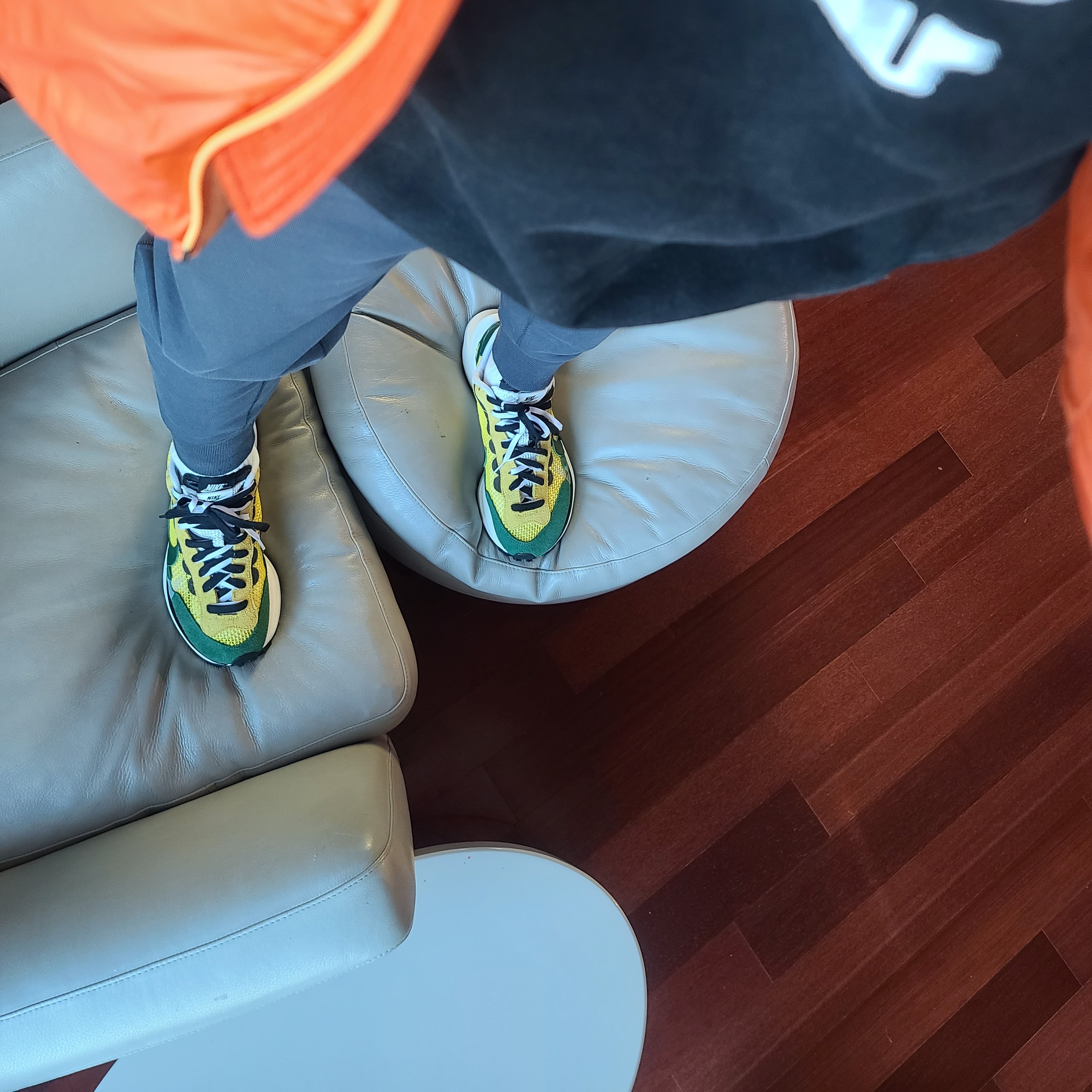Nike x Sacai VaporWaffle Tour Yellow & Gorge Green Sail 착용 스타일 - 2