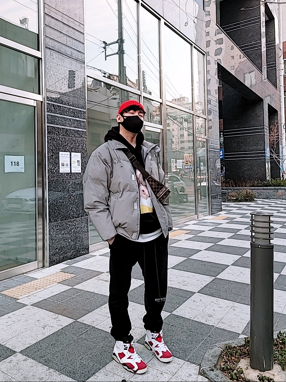 Jordan 6 Retro Carmine 2014, Essentials Sweatpants Weathered Black - 20FW 착용 스타일 - 5