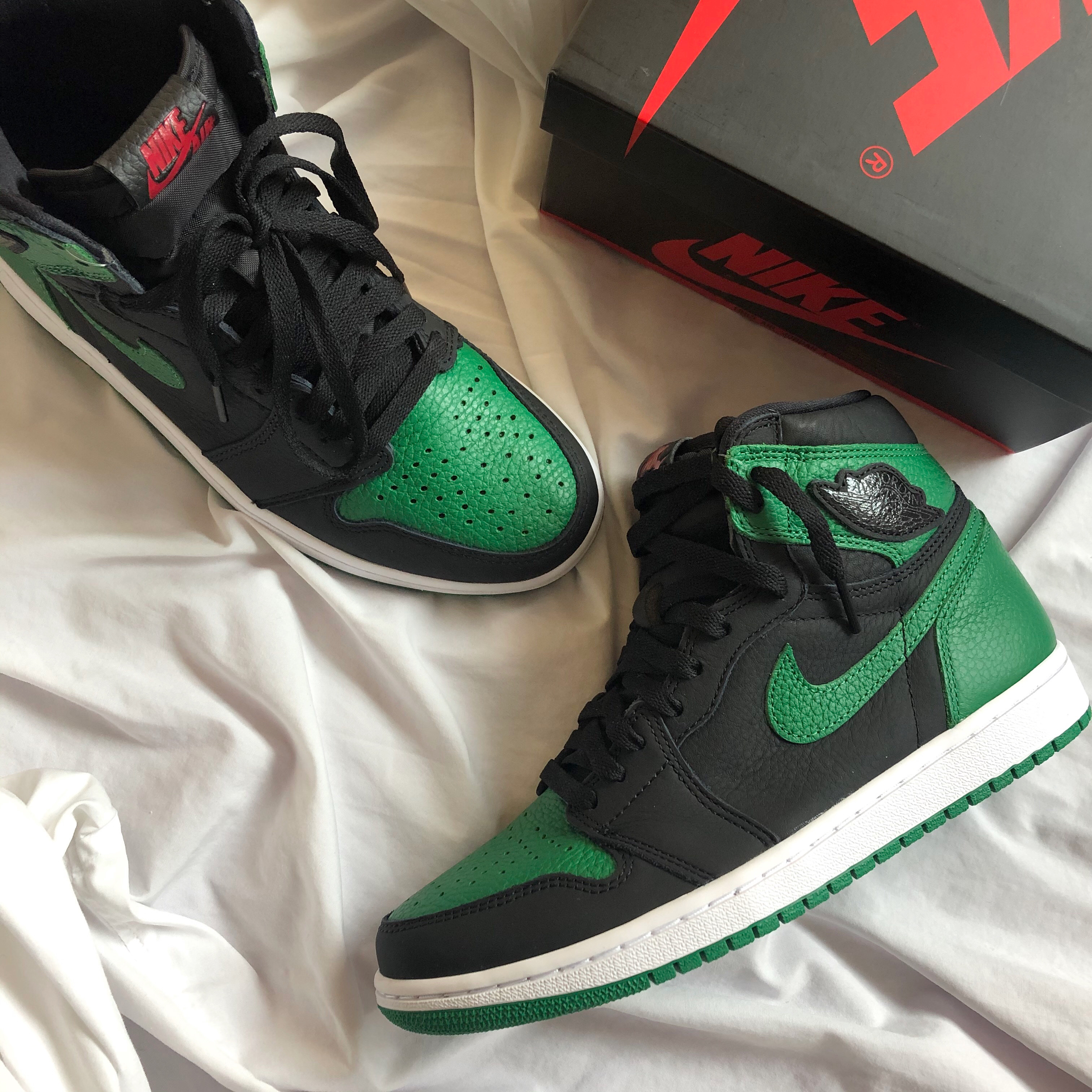 Jordan 1 Retro High OG Pine Green Black 착용 스타일