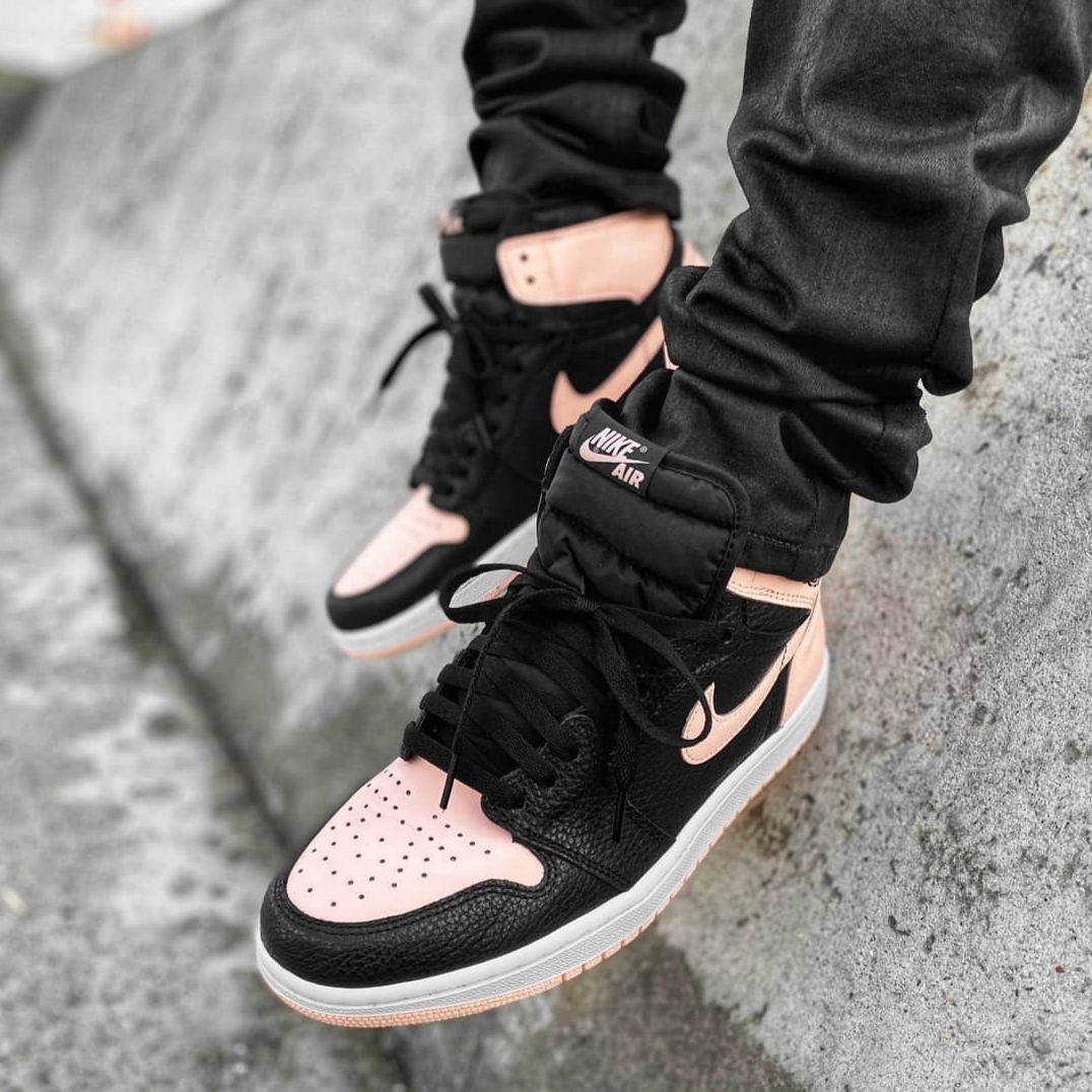 Jordan 1 Retro High OG Crimson Tint 착용 스타일 - 3