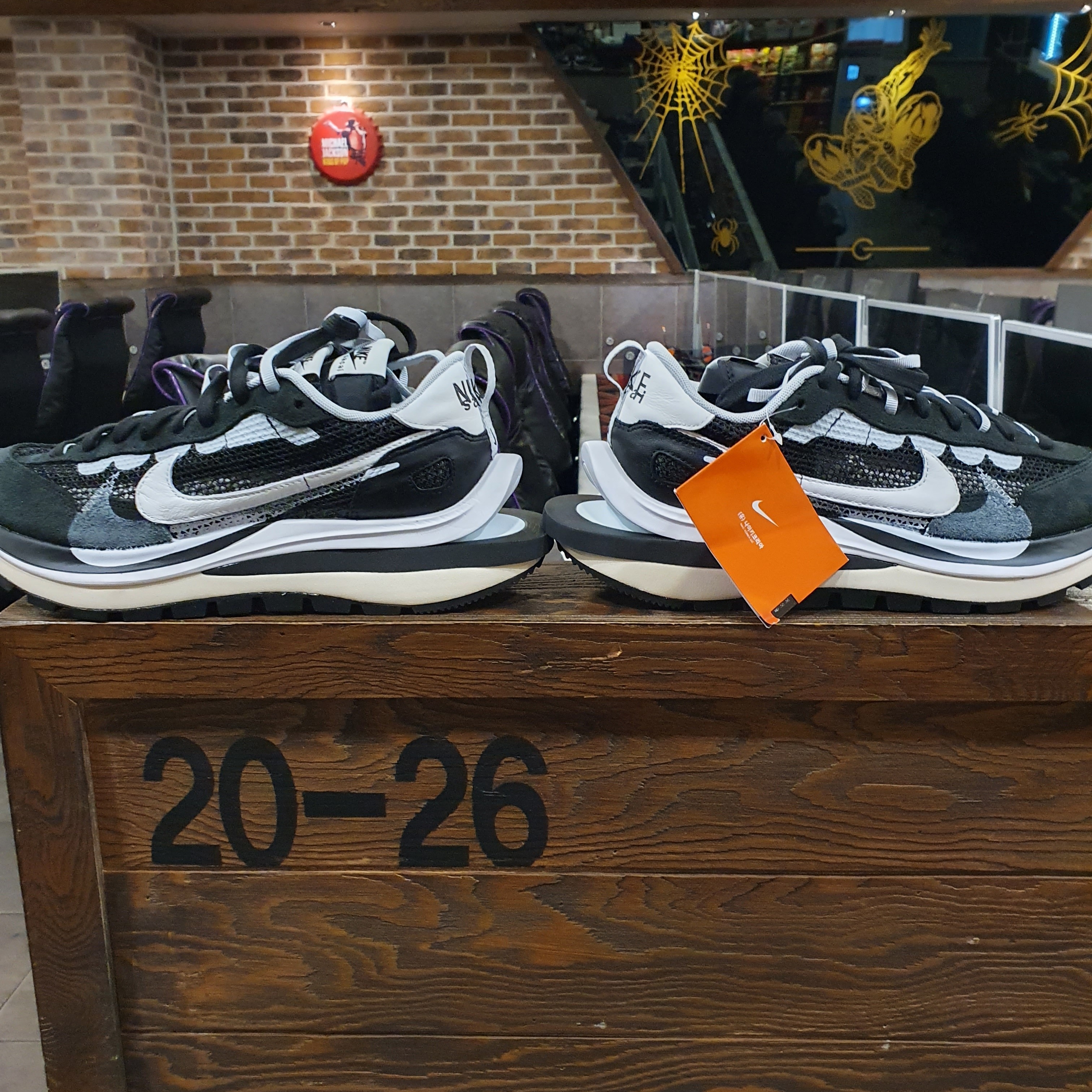 Nike x Sacai VaporWaffle Black White 착용 스타일 - 5