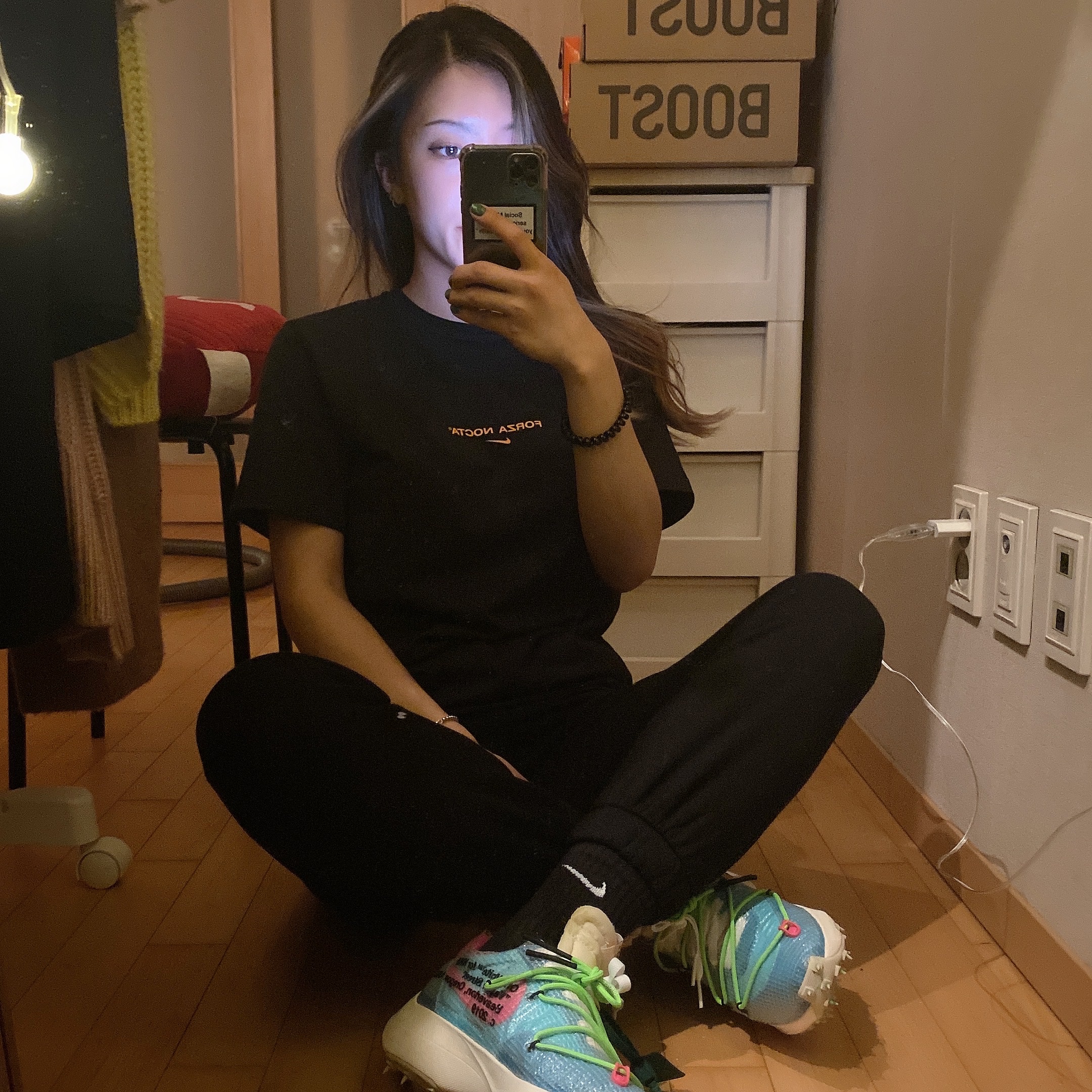 Nike x Drake Nocta Essential T-Shirt Black - Asia, (W) Nike x Off-White Vapor Street Polarized Blue 착용 스타일 - 2