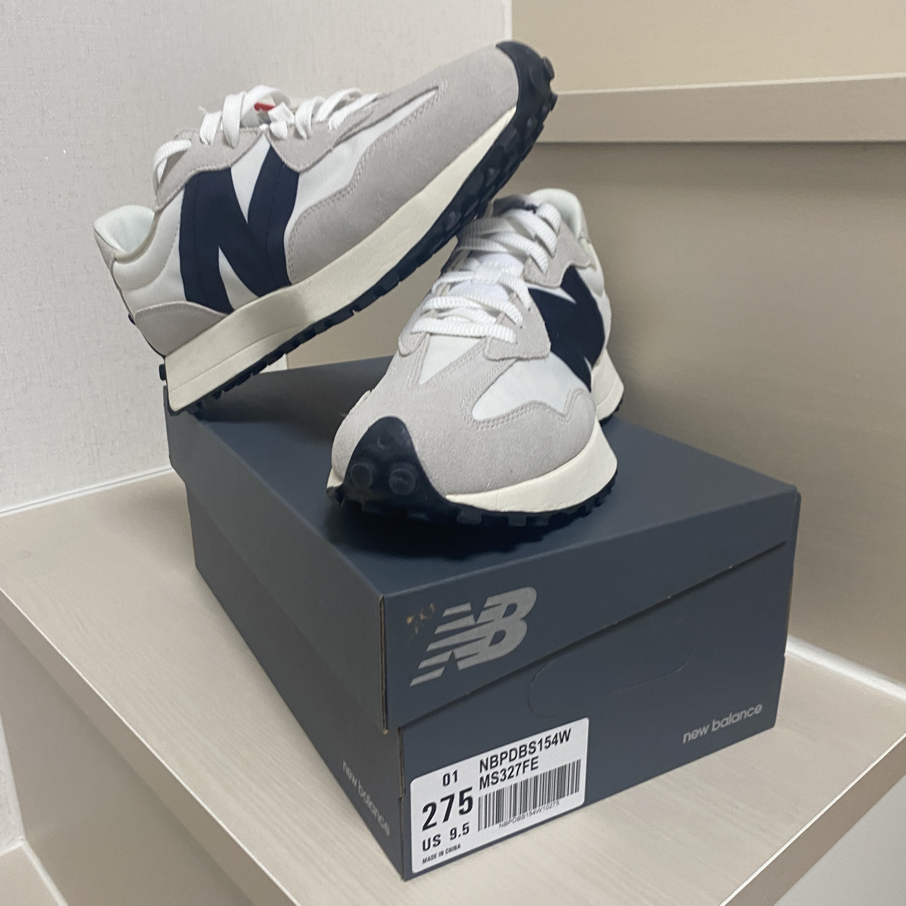 New Balance 327 White Black 착용 스타일