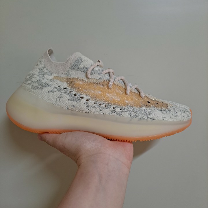 Adidas Yeezy Boost 380 Yecoraite - Reflective 착용 스타일 - 1