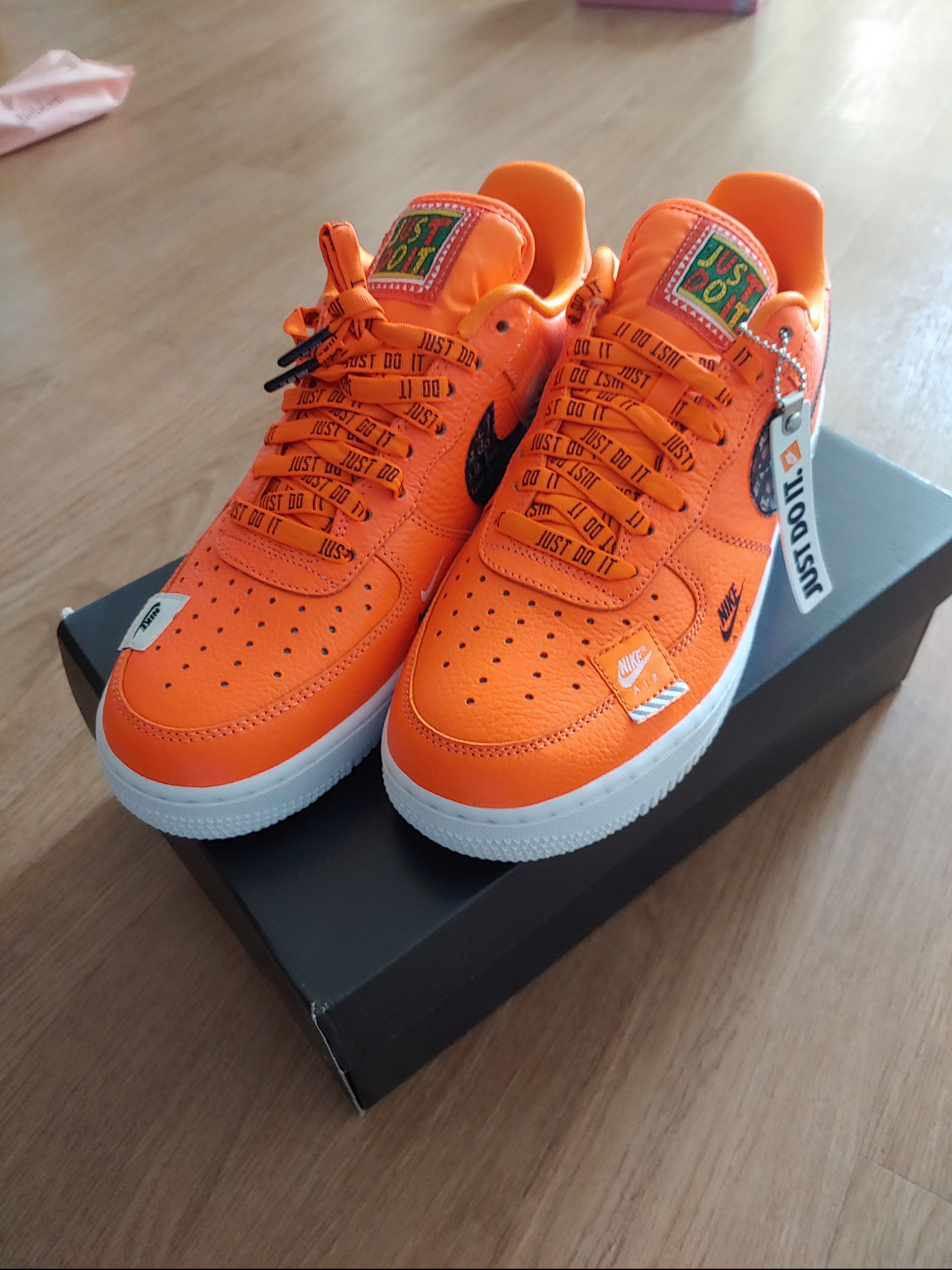 Nike Air Force 1 Low Just Do It Pack Total Orange 착용 스타일 - 2